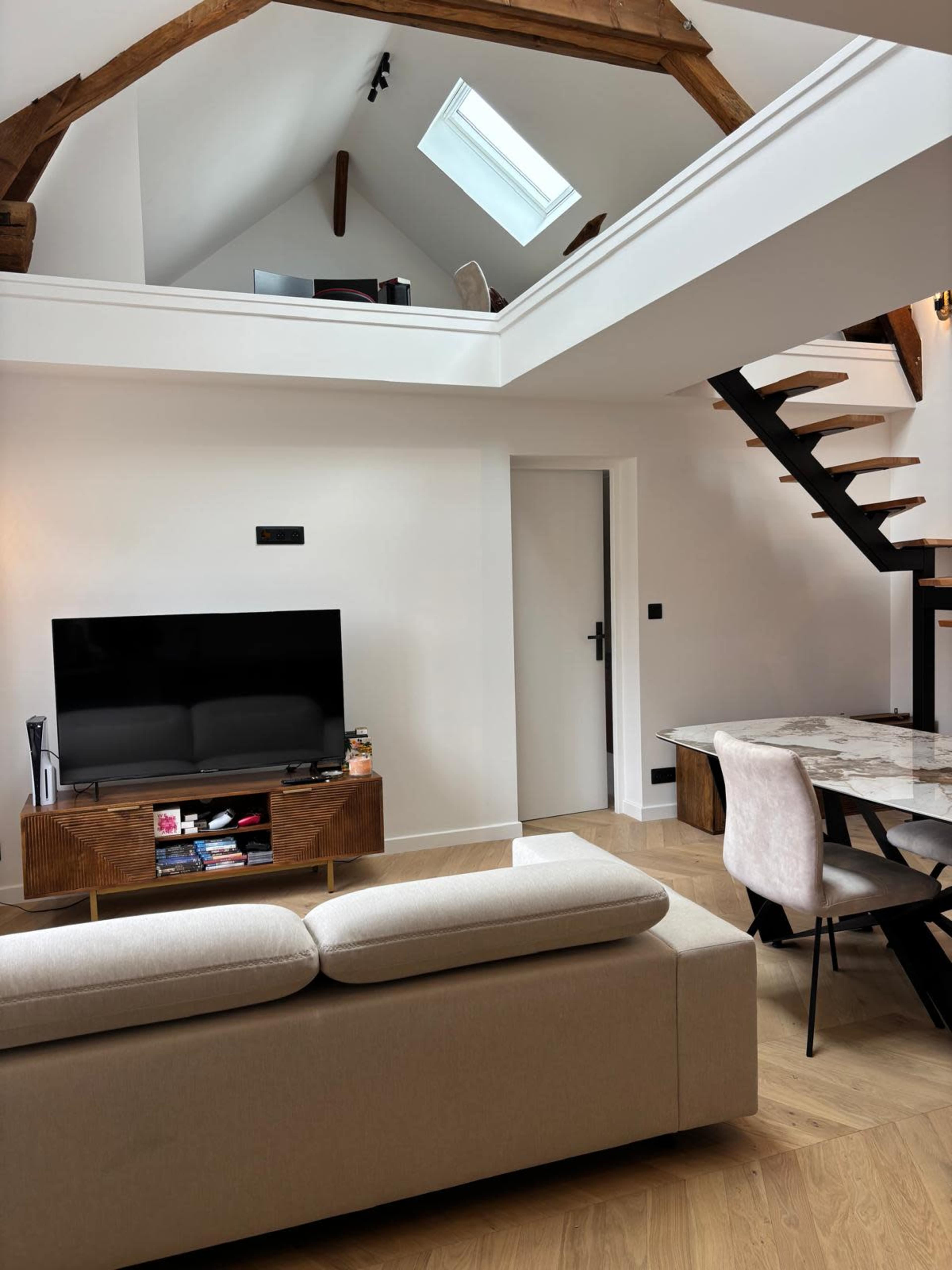 Appartement d'architecte avec vue sur le clocher Image in , Mennecy