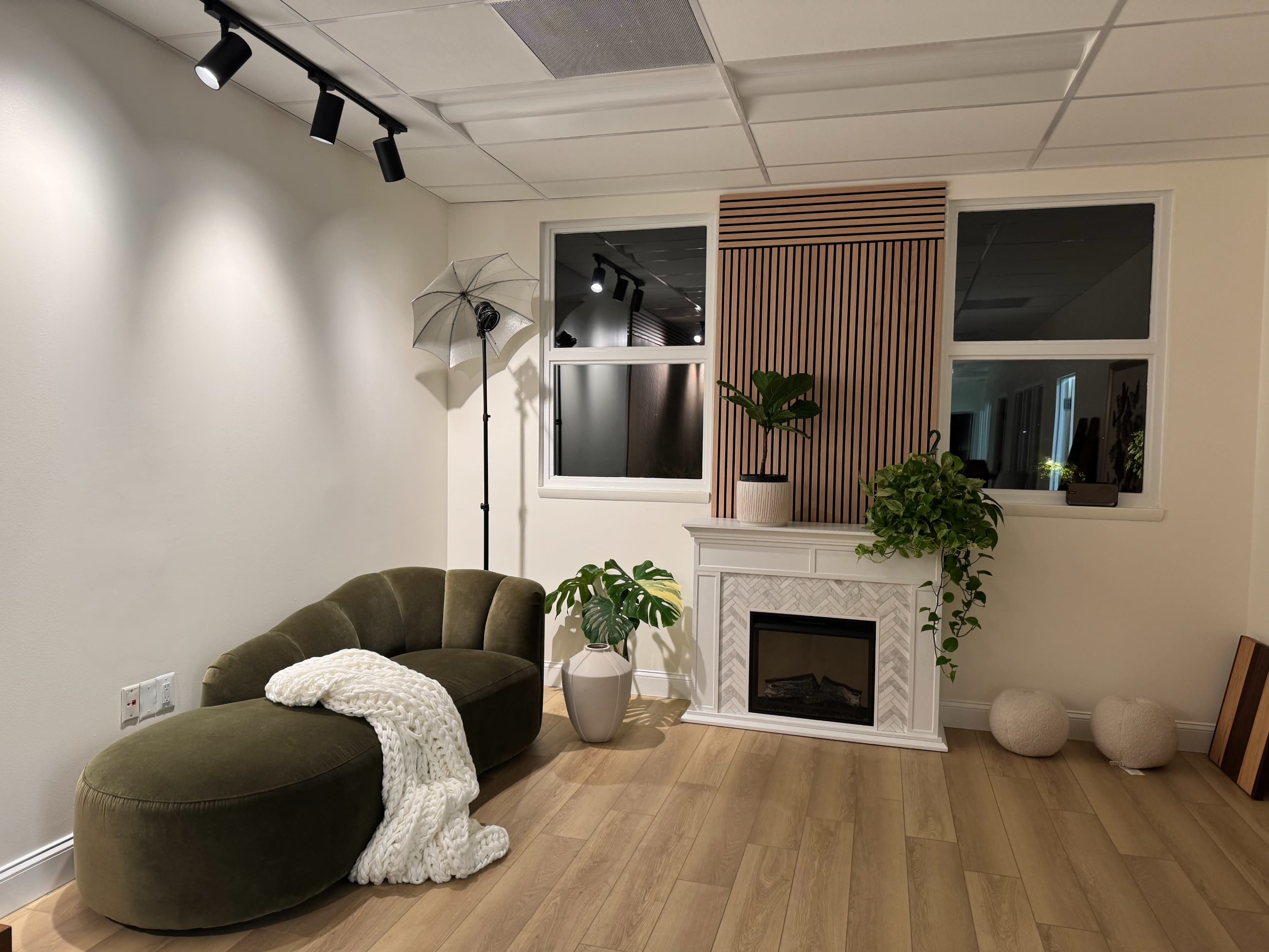 Intimate Modern Minimalistic Event Space in the heart of Northern VA Image in Merrifield, Fairfax, VA