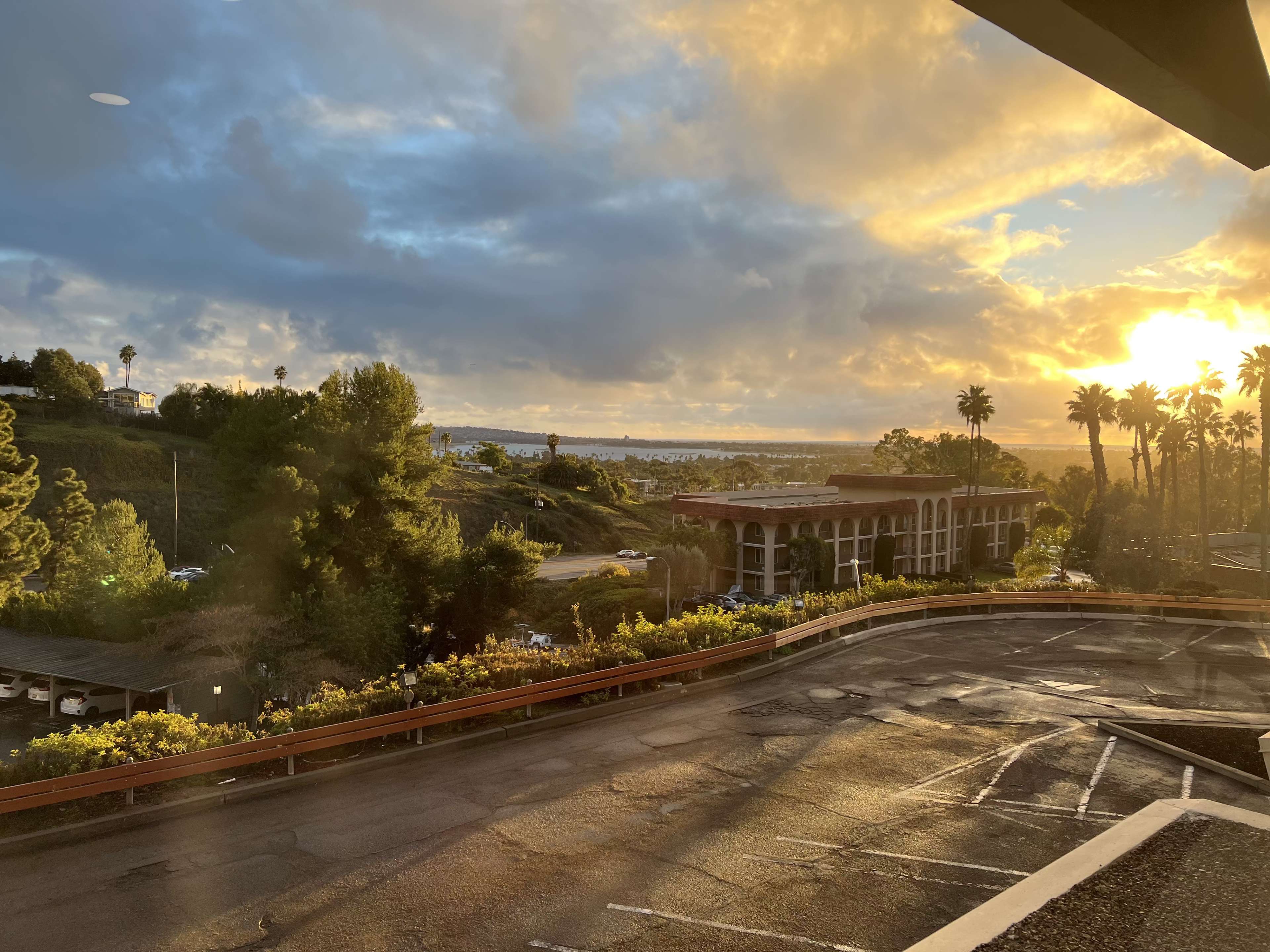 Hillside Daylight Studio with Bay and Ocean View Image in Clairemont, San Diego, CA