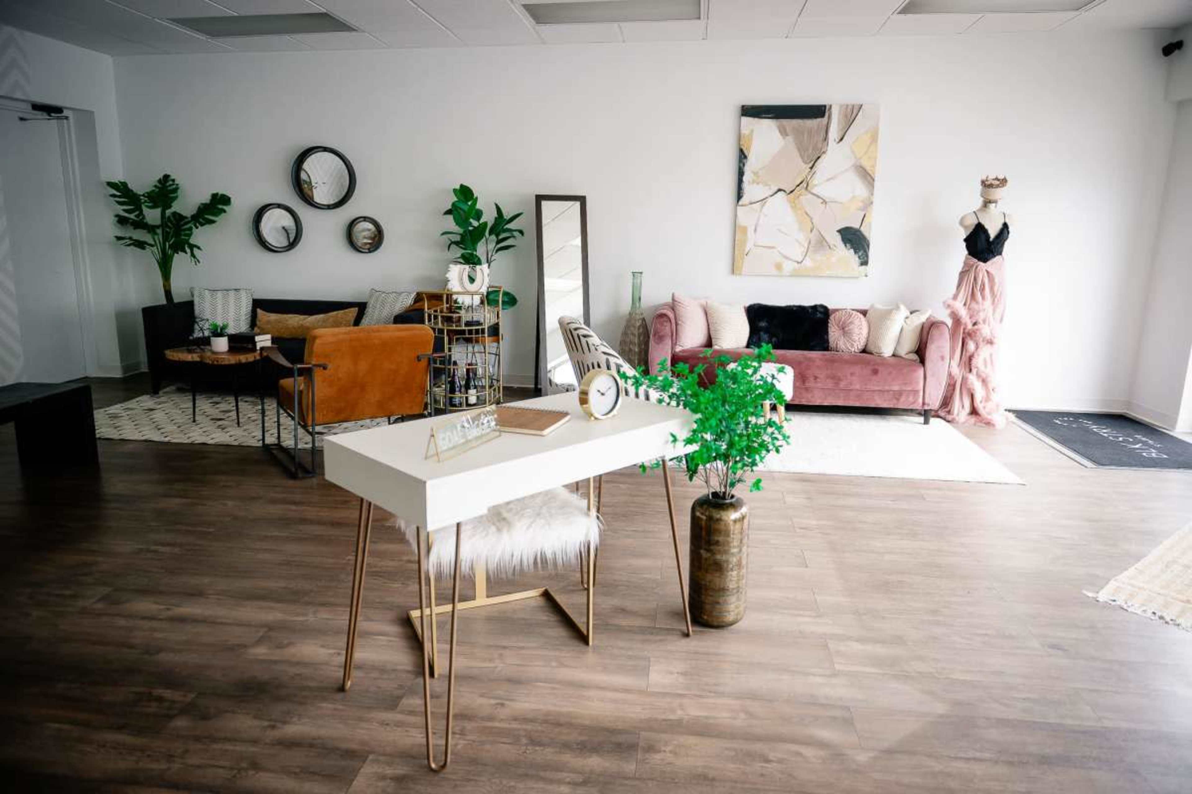 Spacious Bright Photo studio rental with natural light and off camera flash Image in West Hartford, West Hartford, CT