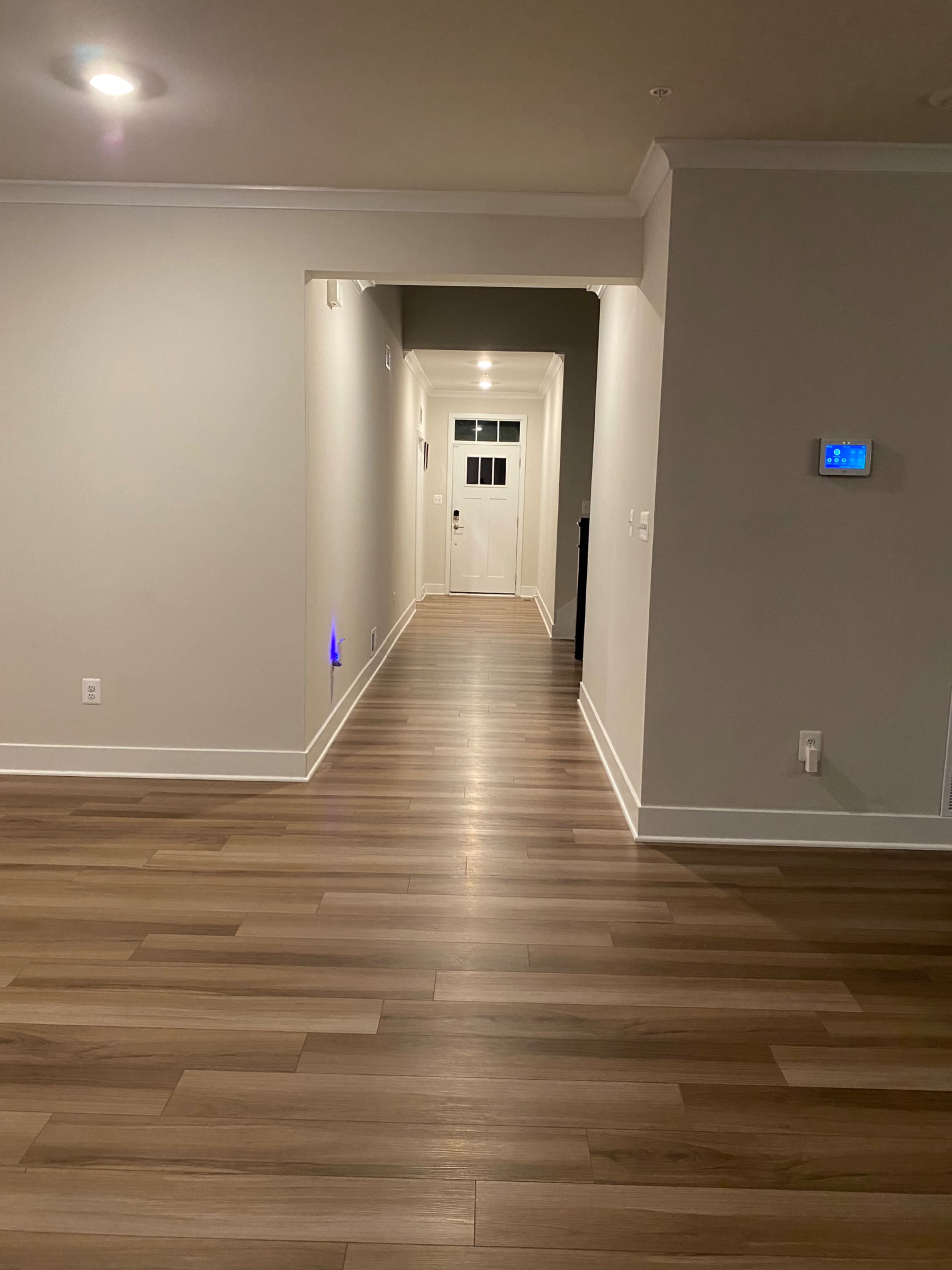 Spacious Urban Retreat with Modern Kitchen and Open Layout Image in , White plains, MD