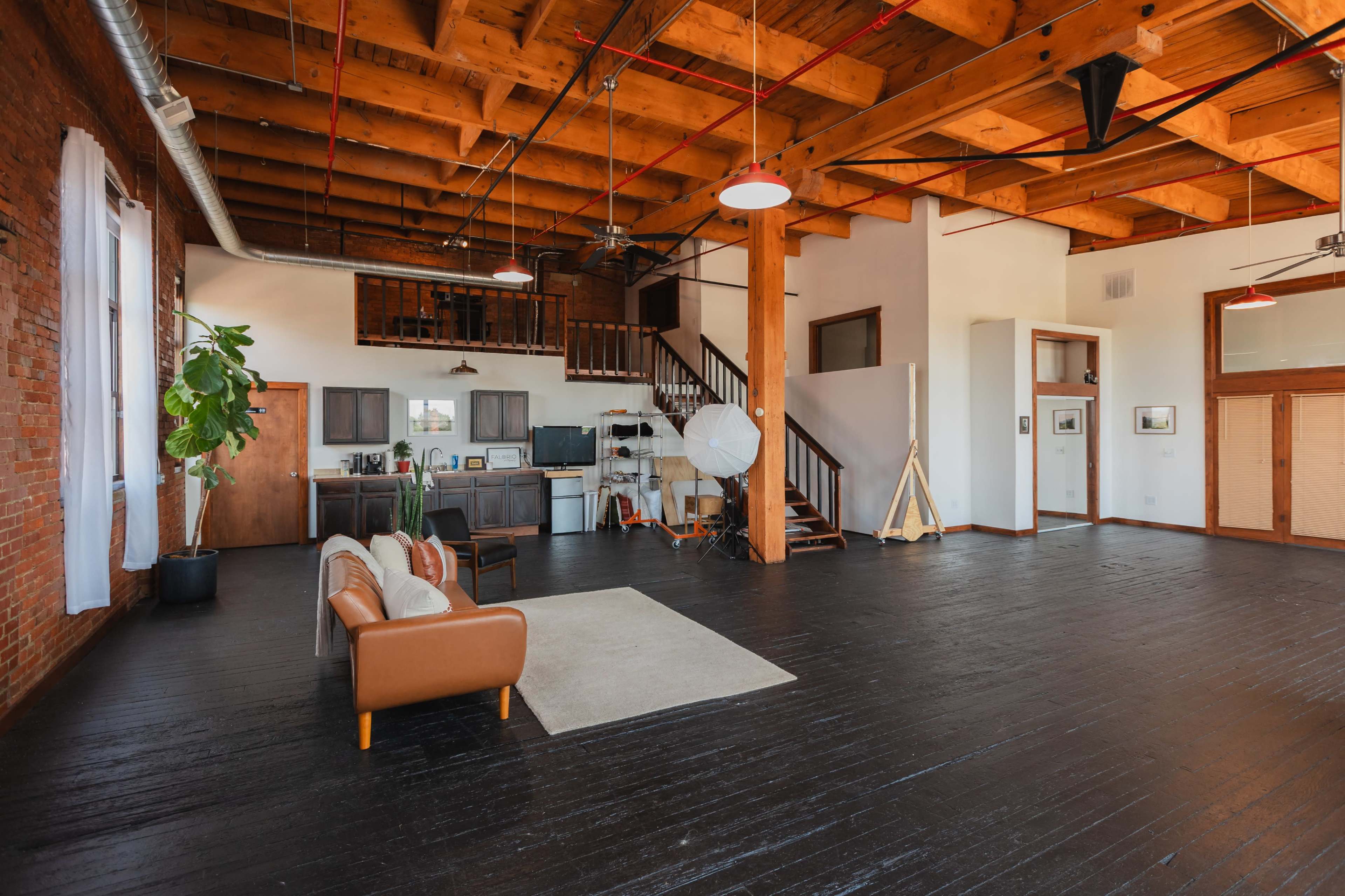 Cleveland’s Rustic Natural Light Studio Image in Clark - Fulton, Cleveland, OH