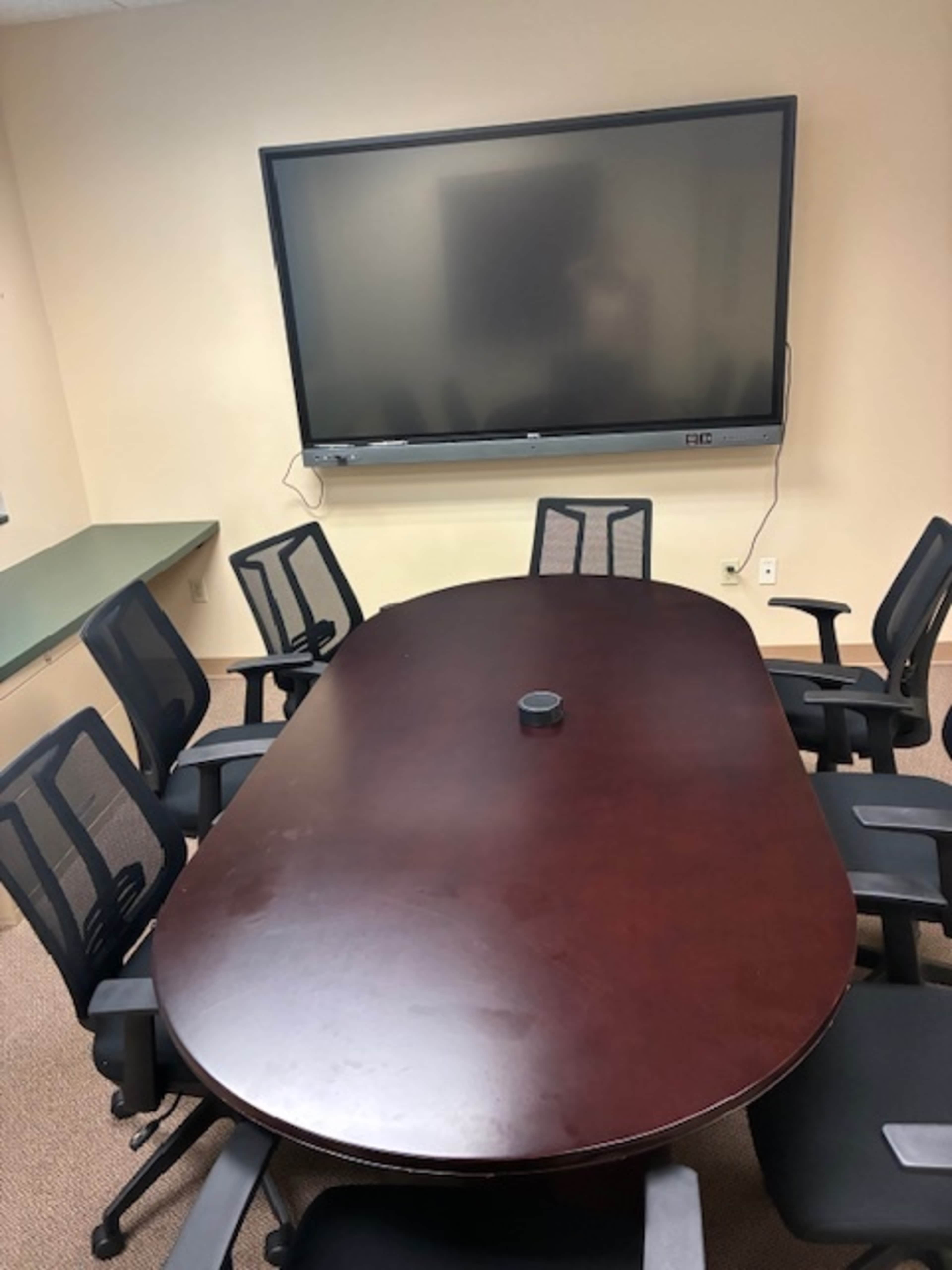 Hobby Area, 10 mins from Downtown Houston,  Modern Style Conference Room and Reception Area Image in Southeast Houston, Houston, TX