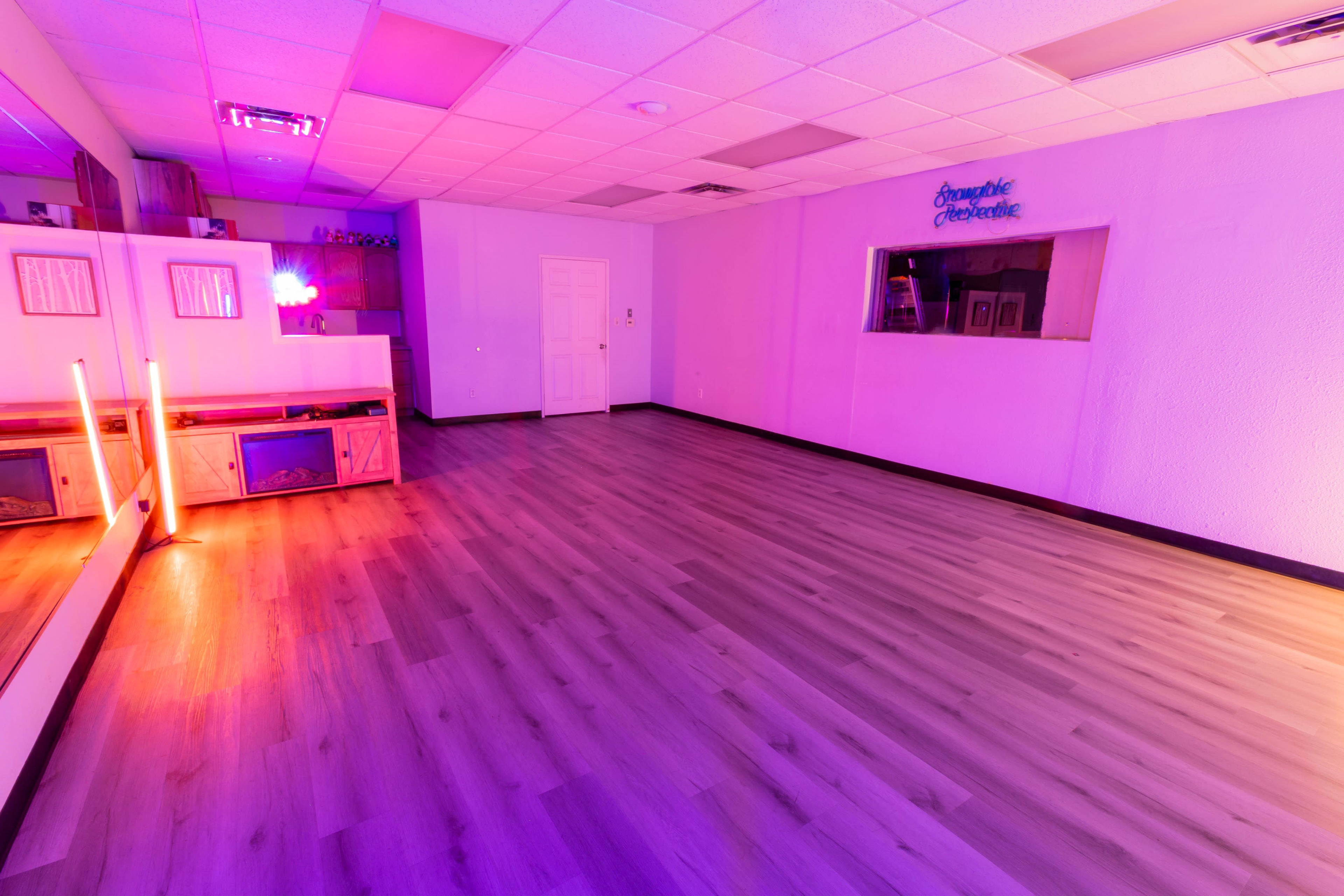 Clean Private Dance Studio Image in Santa Fe Springs, Santa Fe Springs, CA