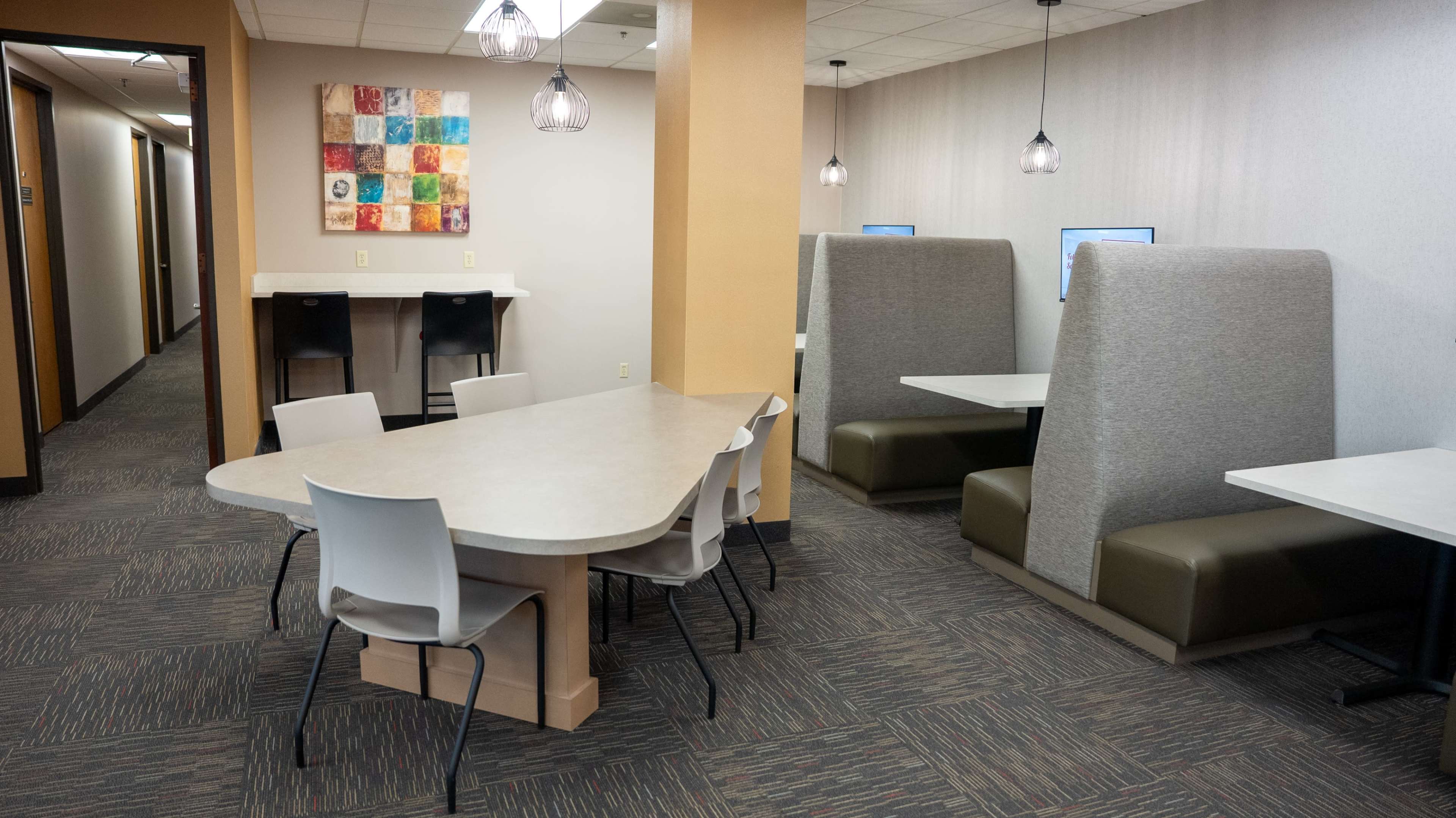 Large Training Room for Presentations, Meetings & Off-Sites - Image in Blackstone, St. Louis Park, MN