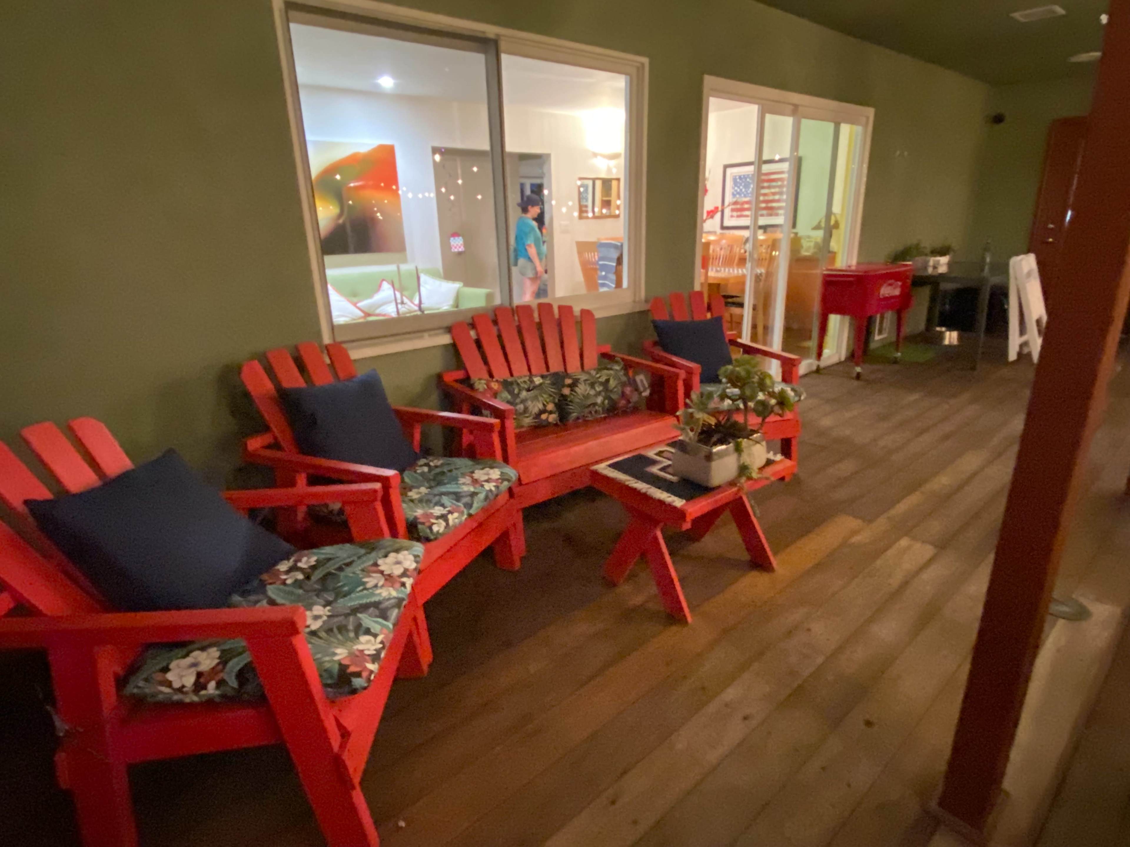 Great street presence, with modern dining, kitchen and living room. Image in Mar Vista, LOS ANGELES, CA