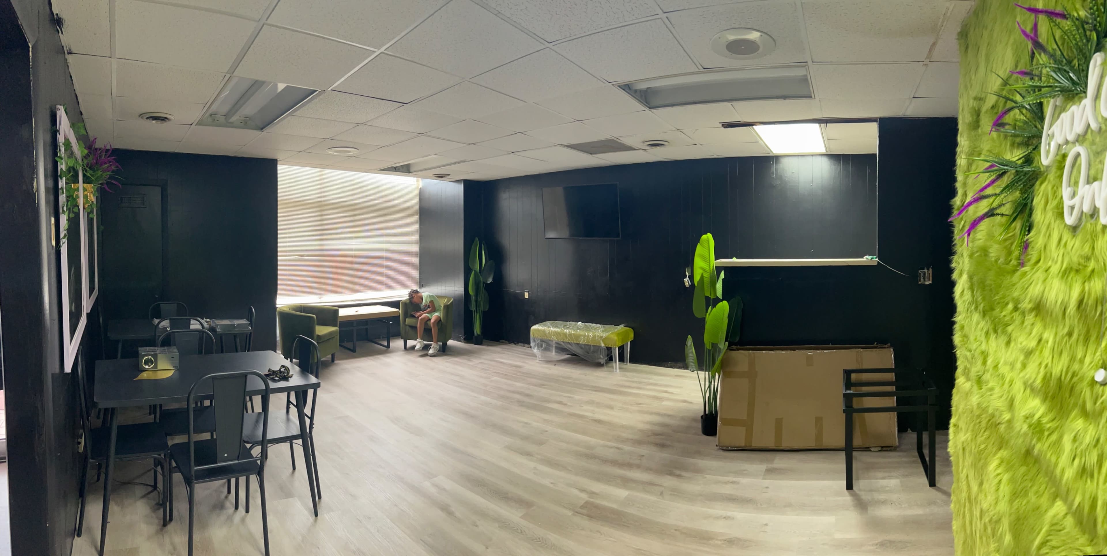 Intimate Unique & Cozy Setting! Image in East Cleveland, East Cleveland, OH