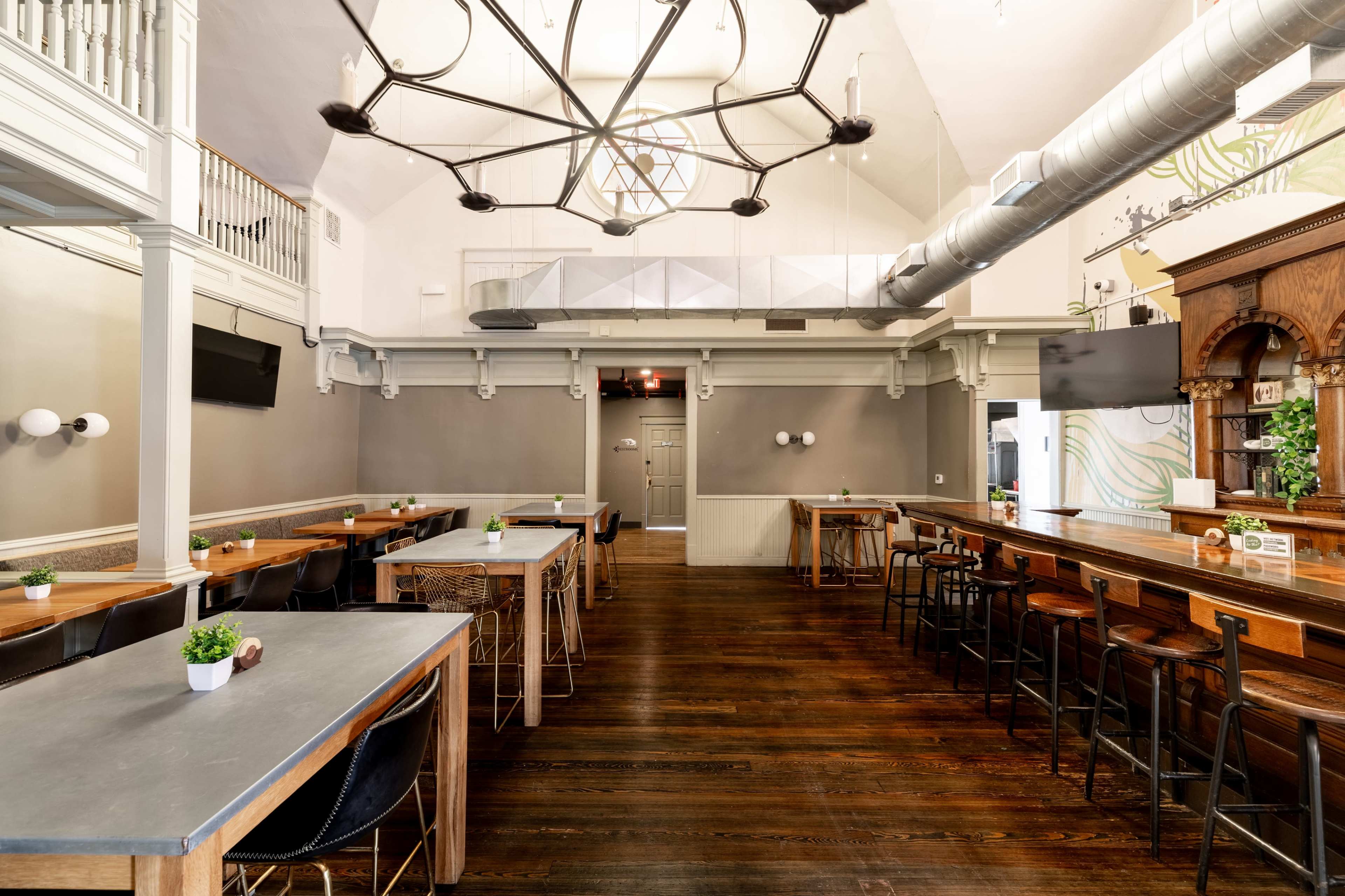 Upper Bar and 3 Season Patio Image in Zionsville, Zionsville, IN