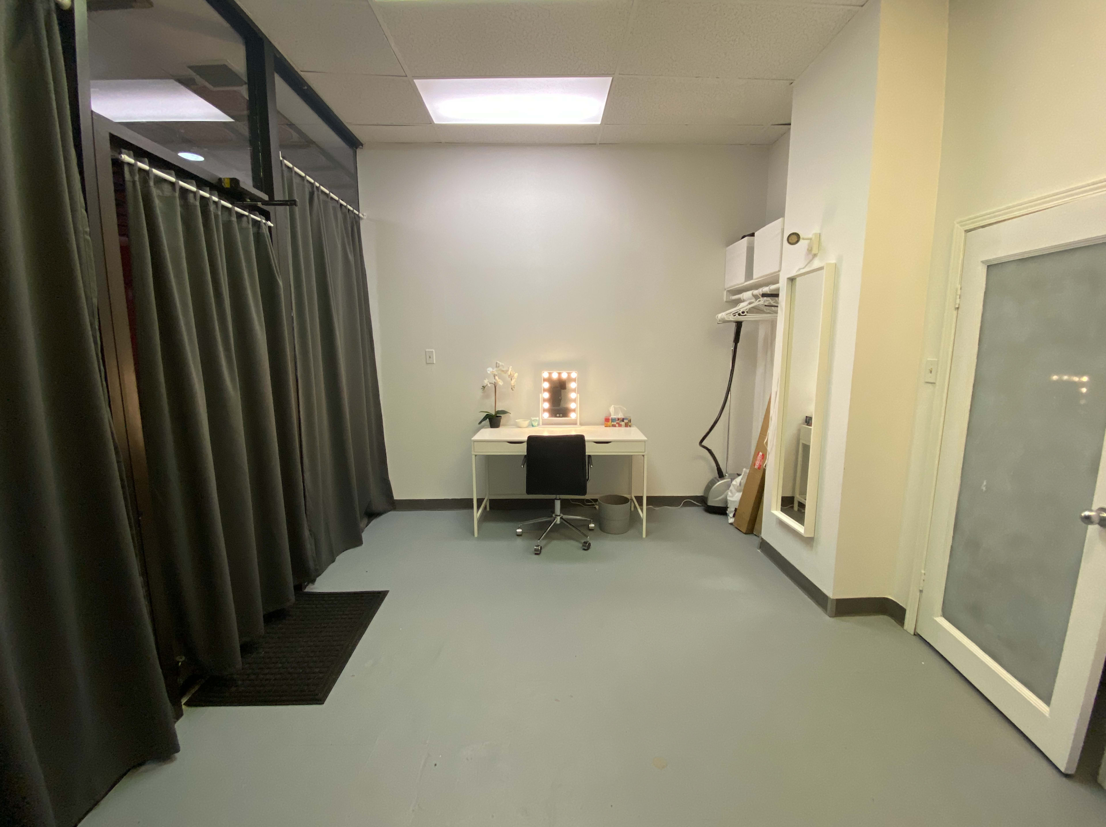 Photo and artist space Image in Downtown, Calgary, AB