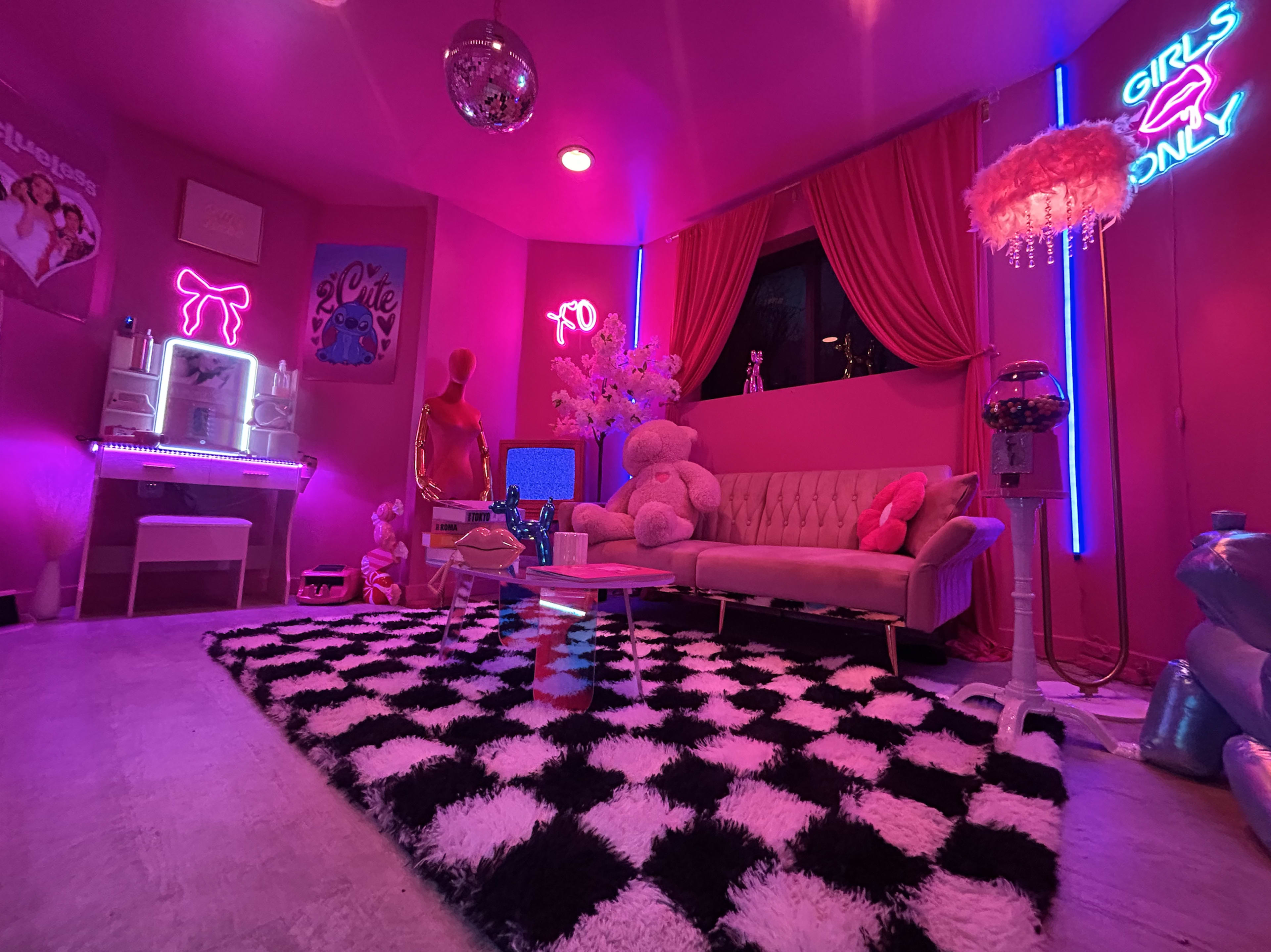 Muti Set Creative Studio | Hair Salon | Classroom | Pink House and More Image in Forestville, Capitol Heights, MD