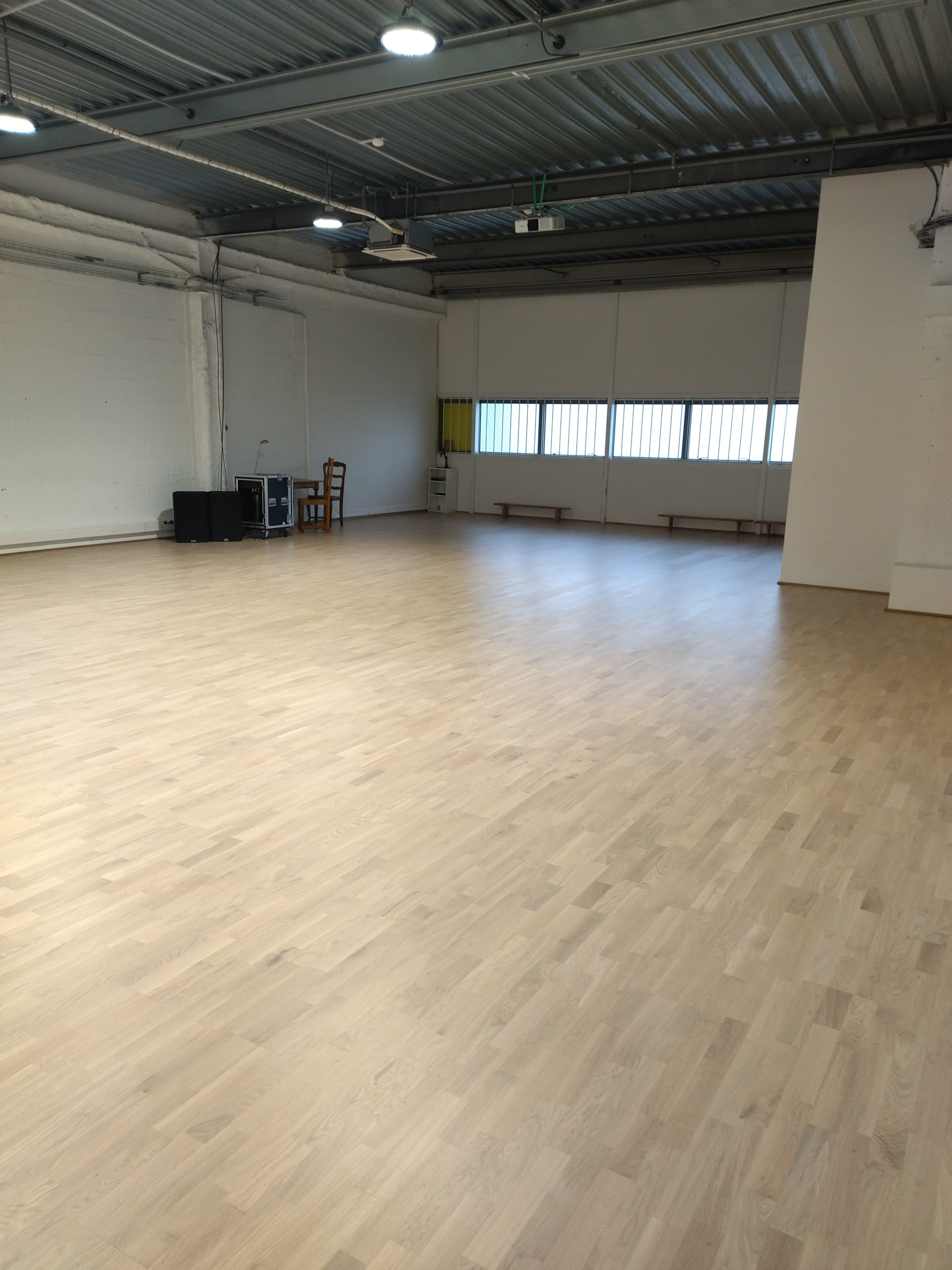 Grand studio de danse lumineux Image dans , Pantin, 