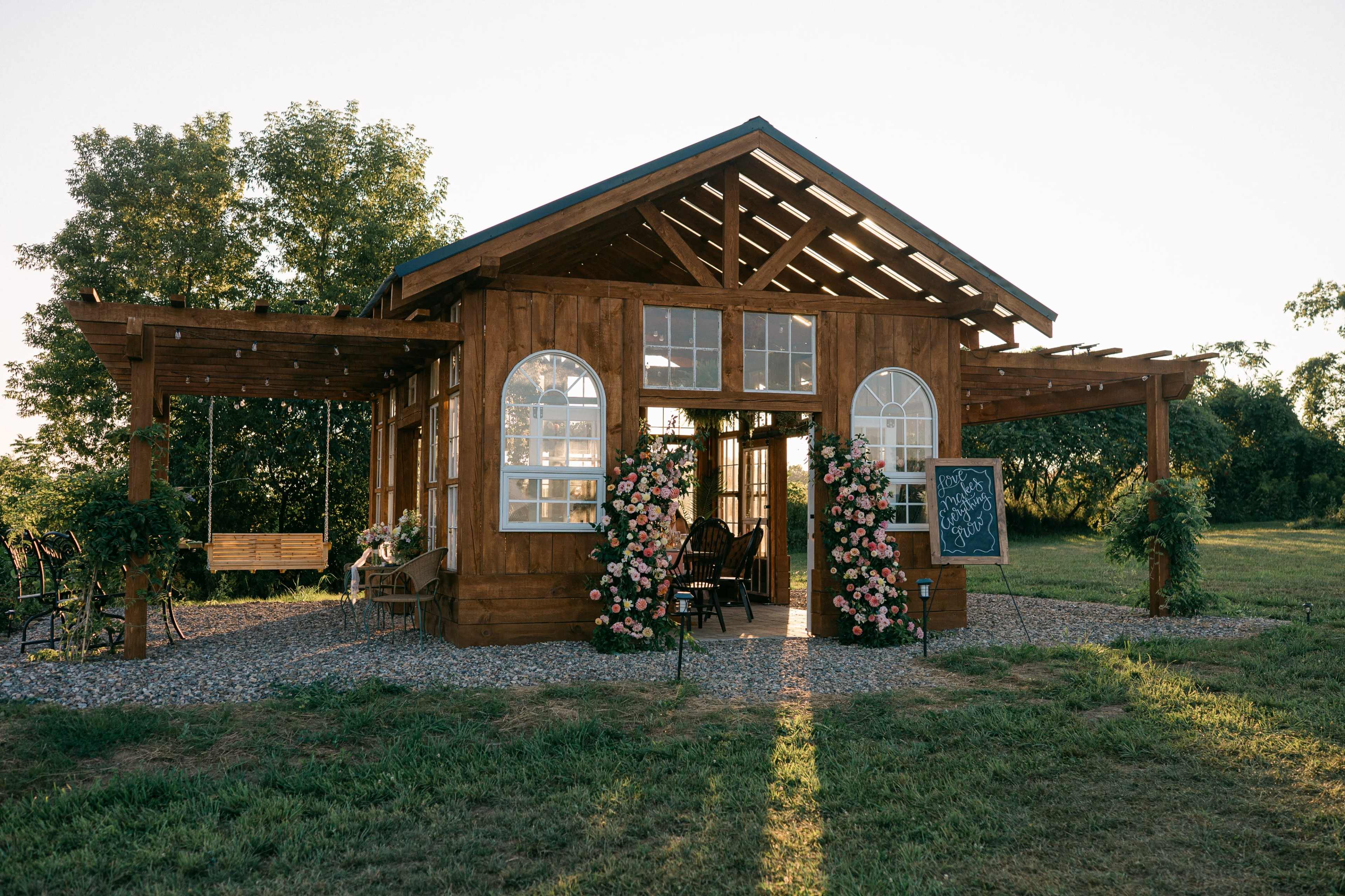 Flower Farm Glasshouse with Valley Views Image in Mohawk, Fonda, NY