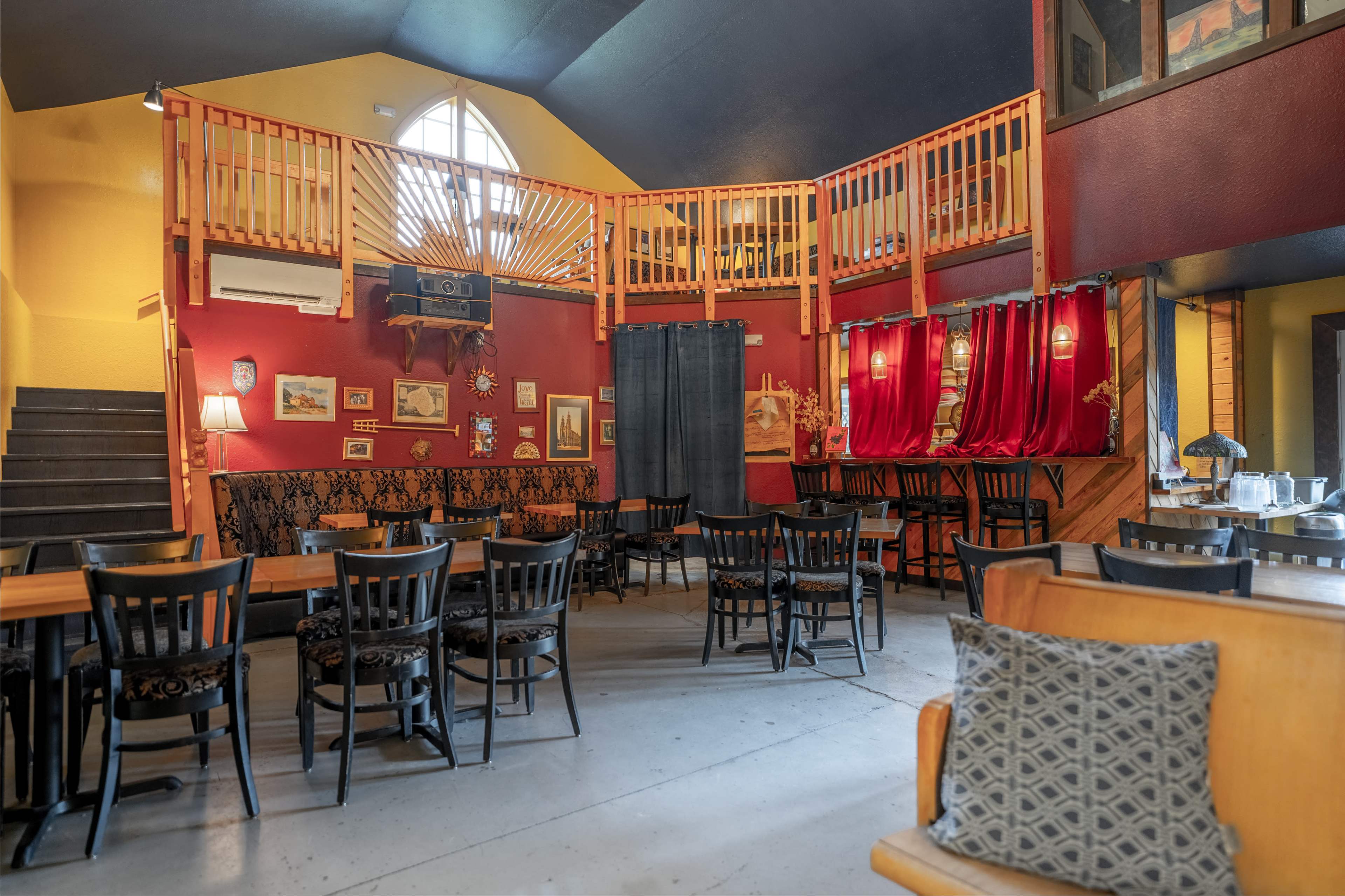 Cozy Portlandia Brewery Image in Southeast Portland, PORTLAND, OR