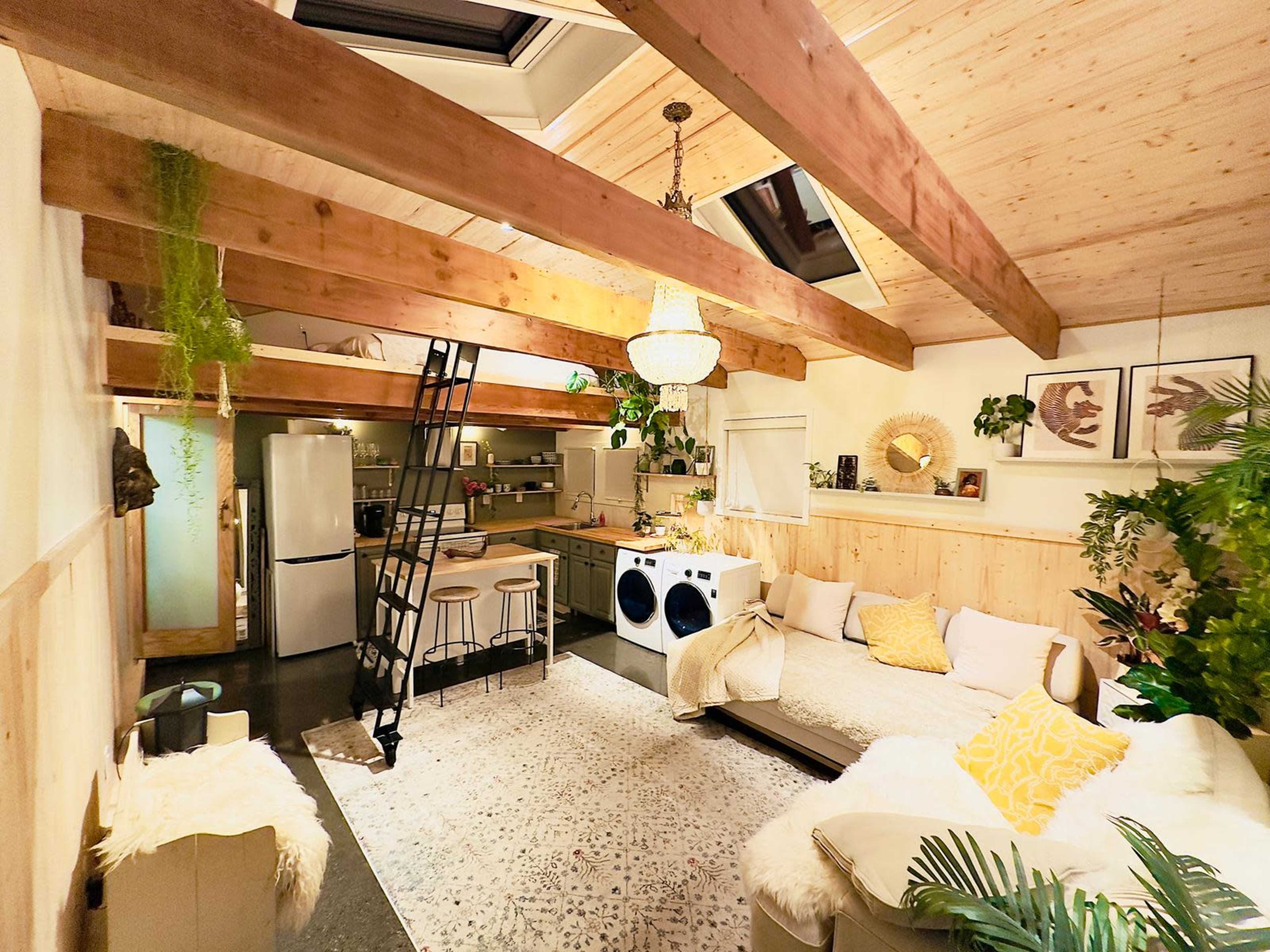 North Vancouver Loft Image in North Vancouver, North Vancouver, BC