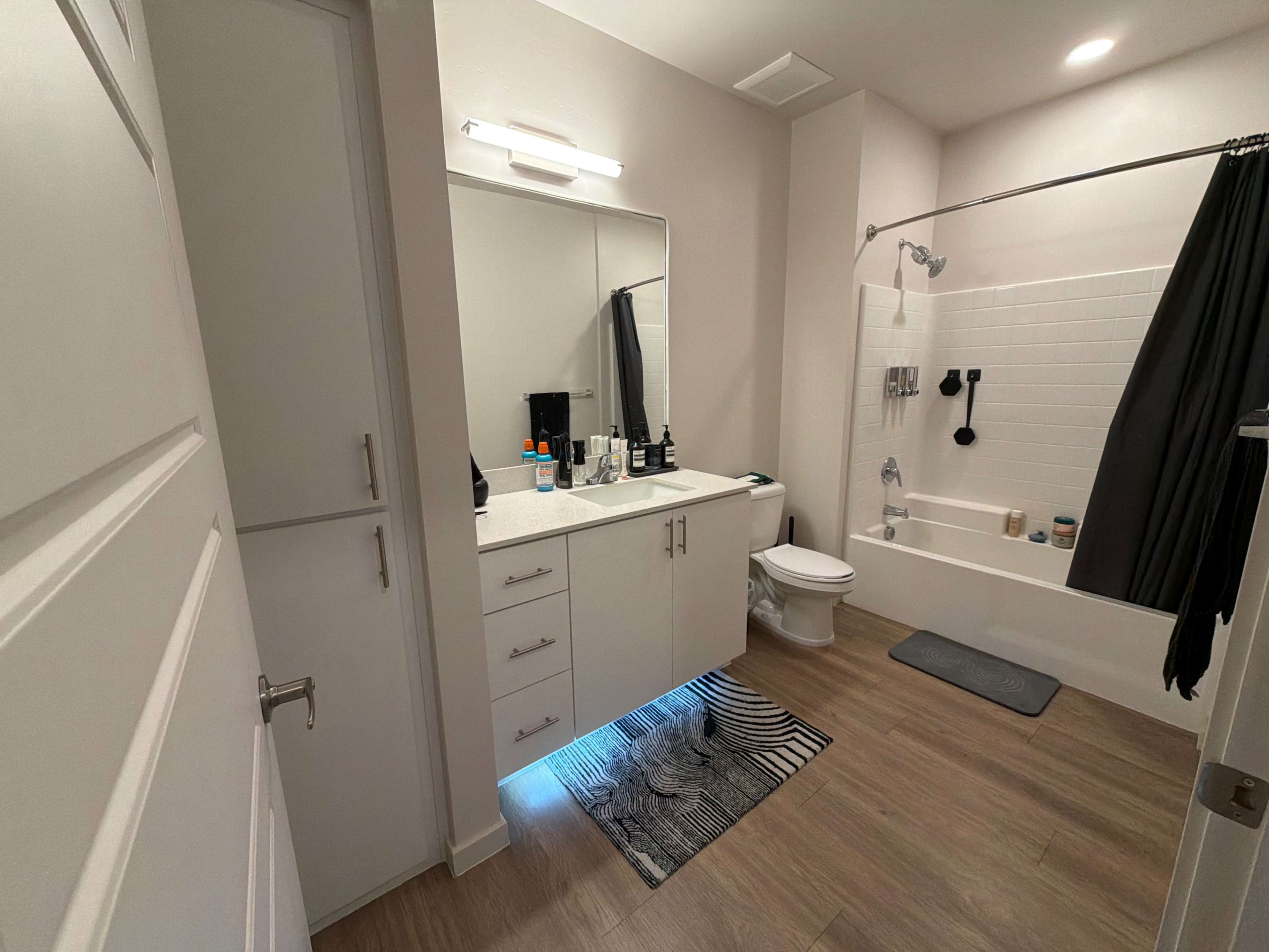 Modern West Phoenix Apartment with Natural Light & Clean Aesthetic Image in Phoenix, Phoenix, AZ