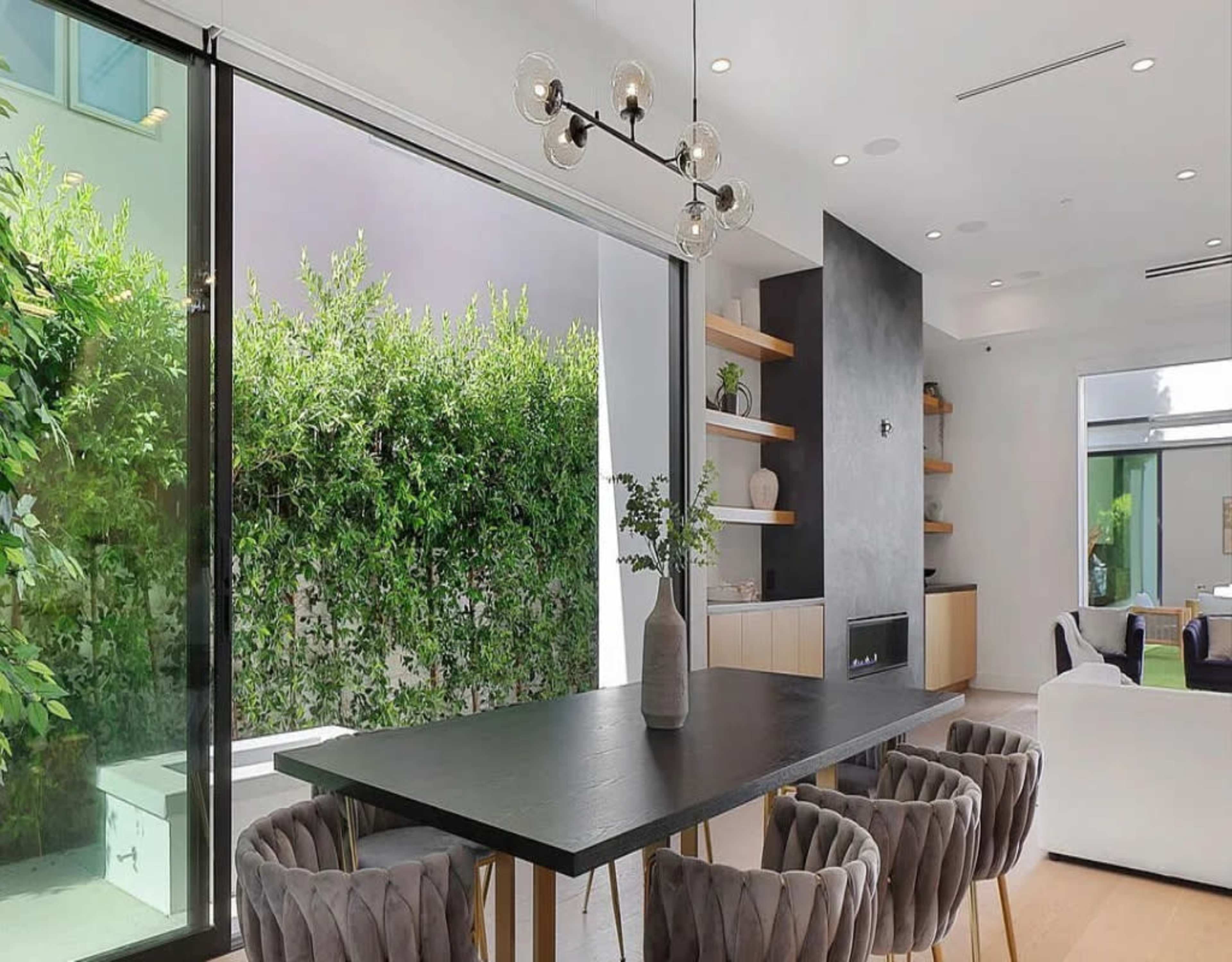 HASKEL MODERN ENCINO MINIMALIST OPEN CONCEPT Image in Encino, Los Angeles, CA
