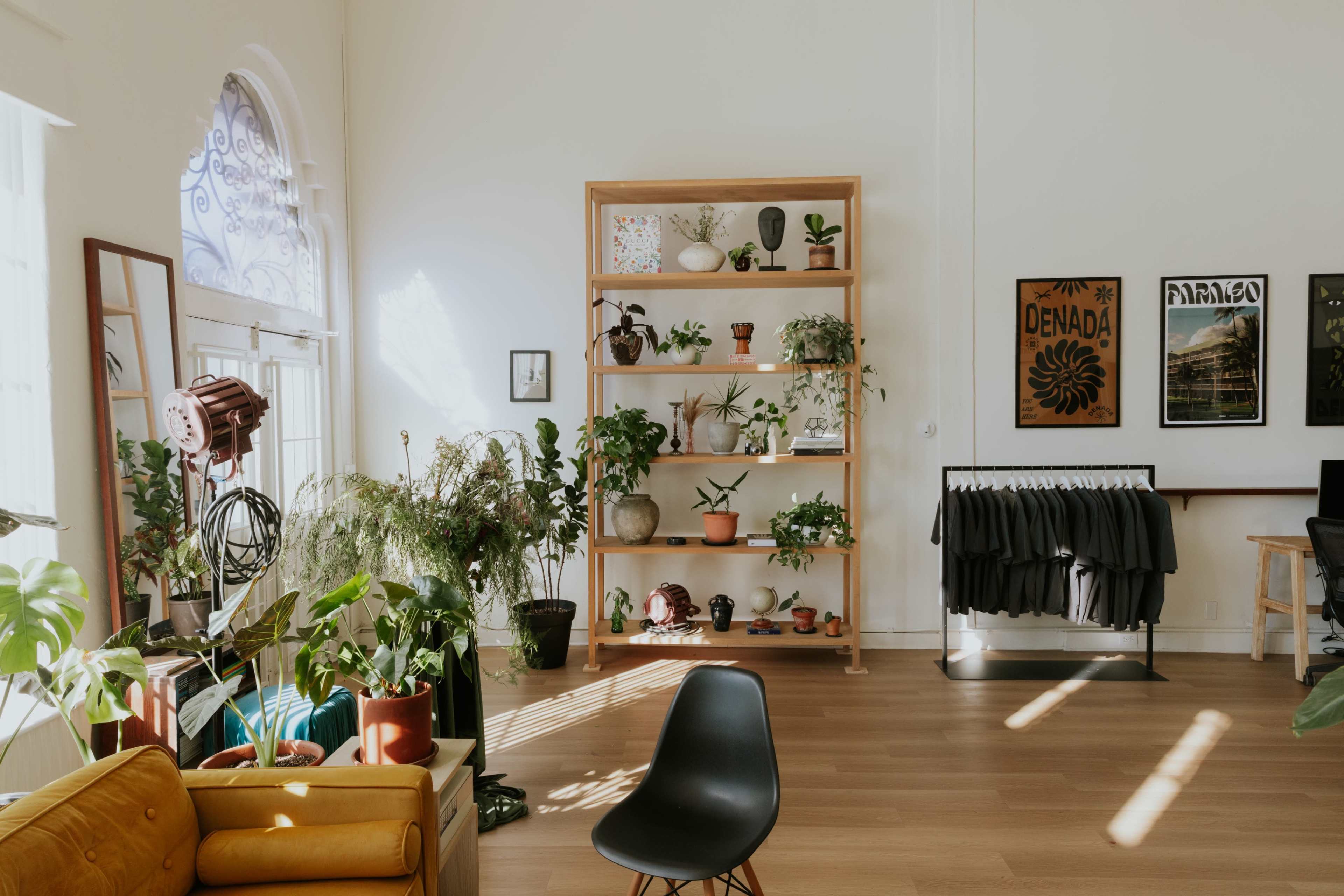 Creative Studio Loft with High Ceilings, Natural Light, and Open Layout Image in Westlake, Los Angeles, CA