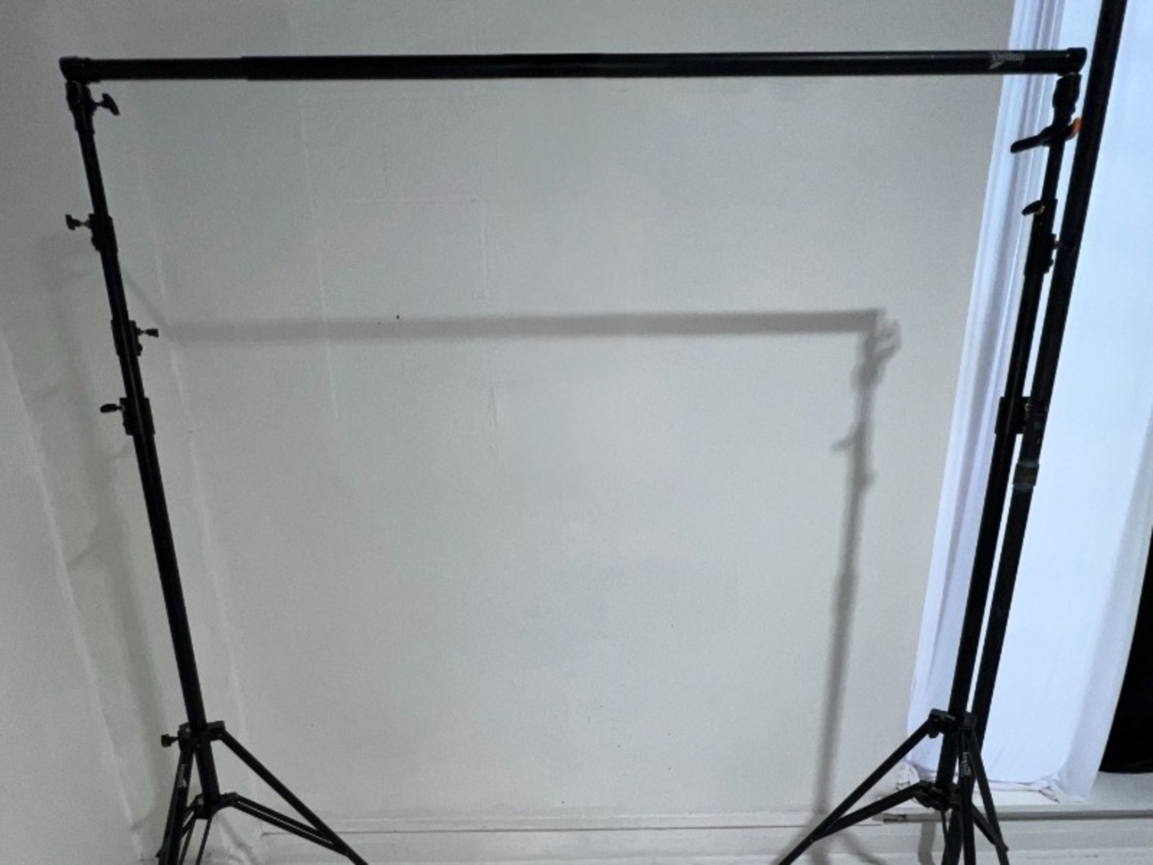 BACKDROP STAND