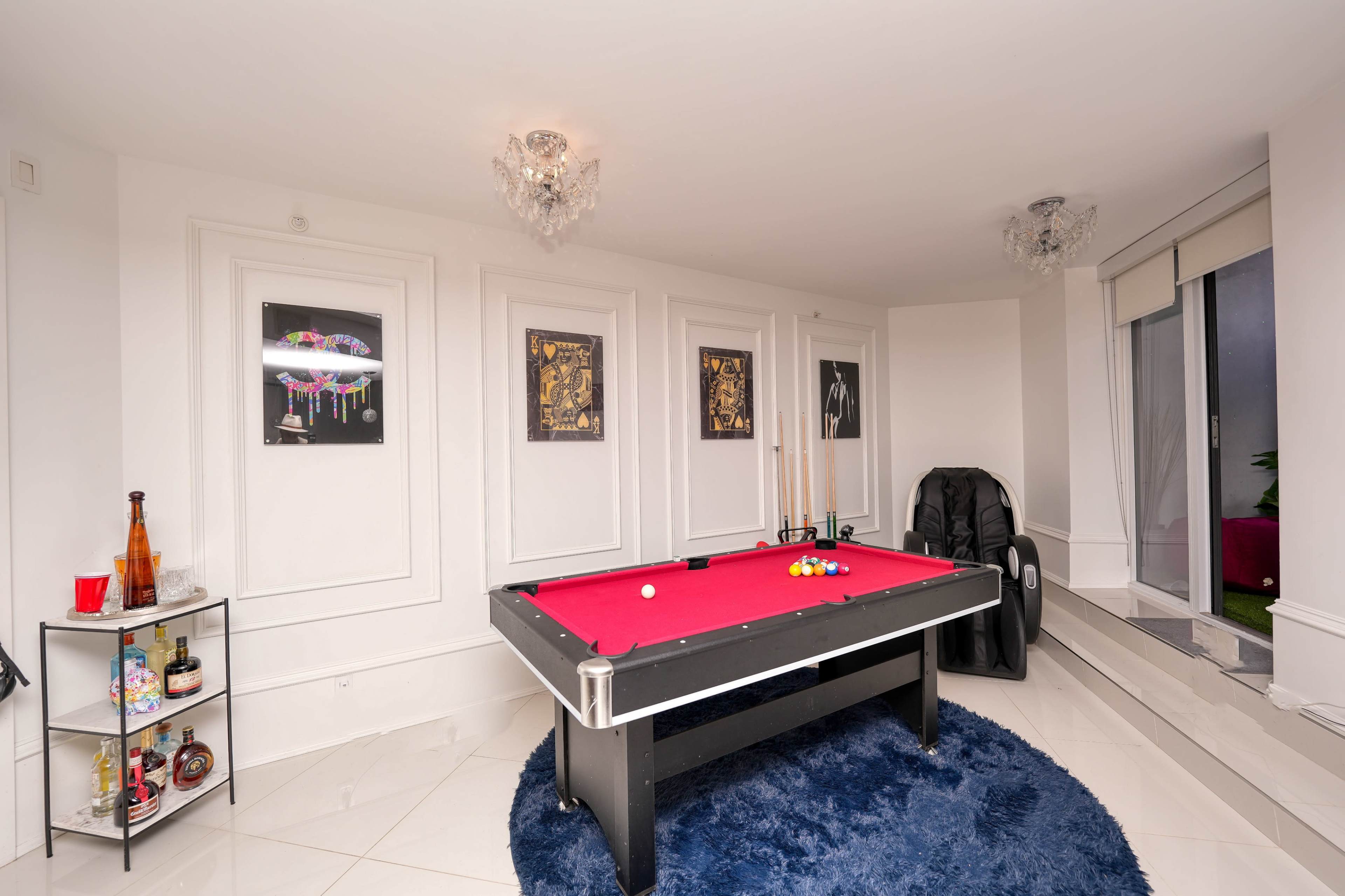 Elegant two level retreat with hot tub  views Image in Central Vancouver, vancouver, BC