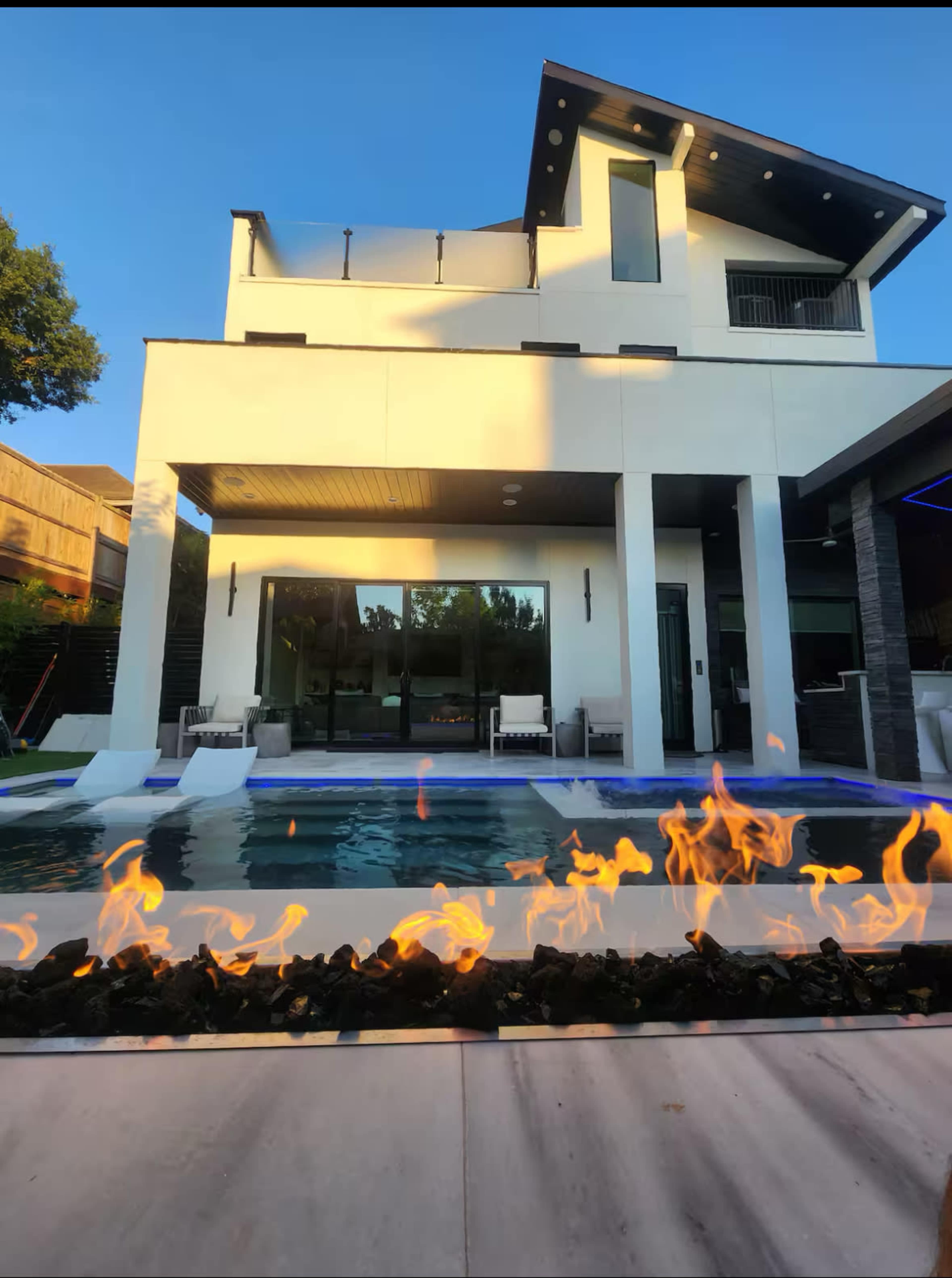 Luxury Pool Villa on Montrose Image in Hyde Park, Houston, TX