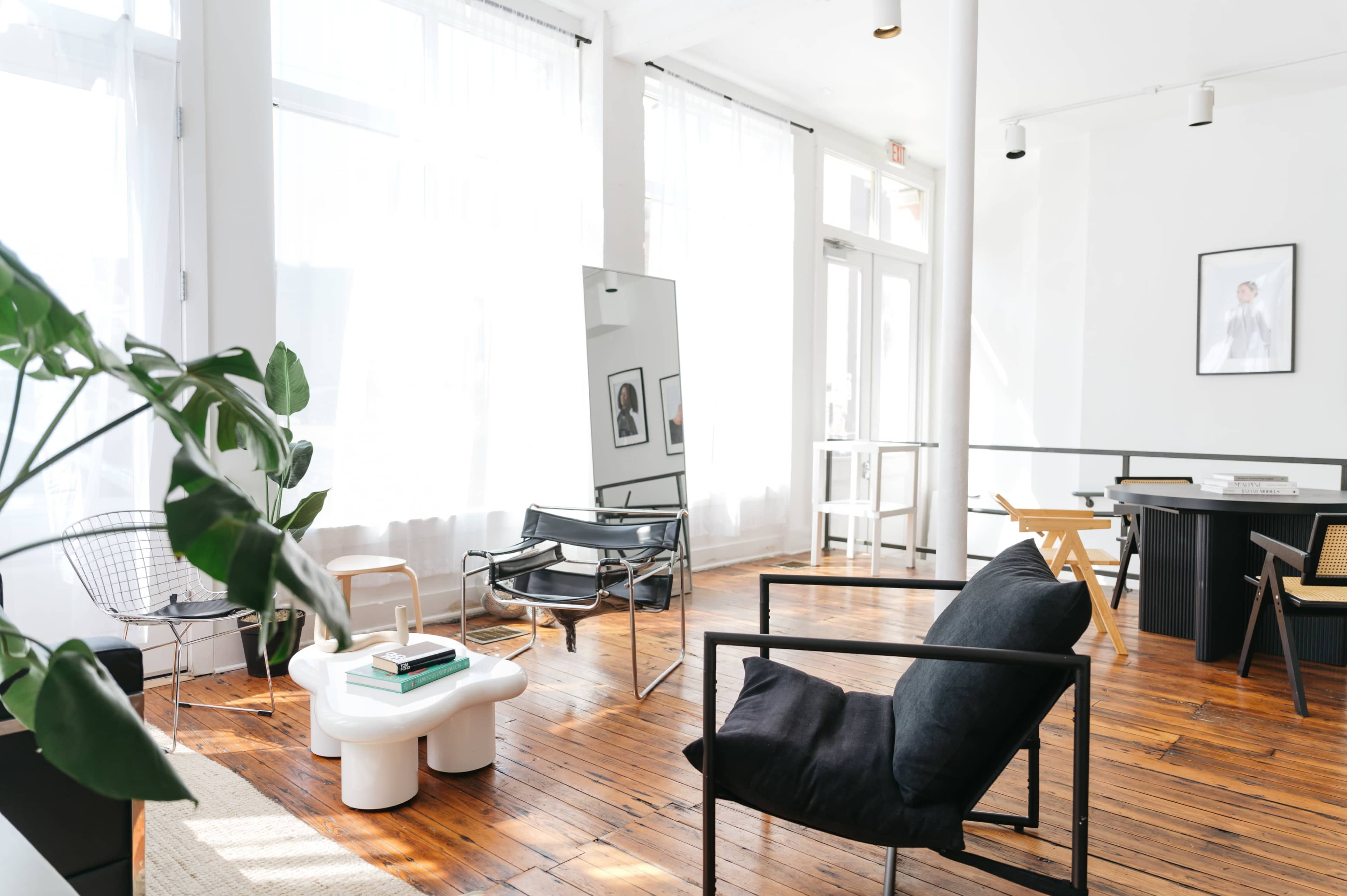 Studio Eleven | Downtown Urban Minimal Natural Light Studio Space