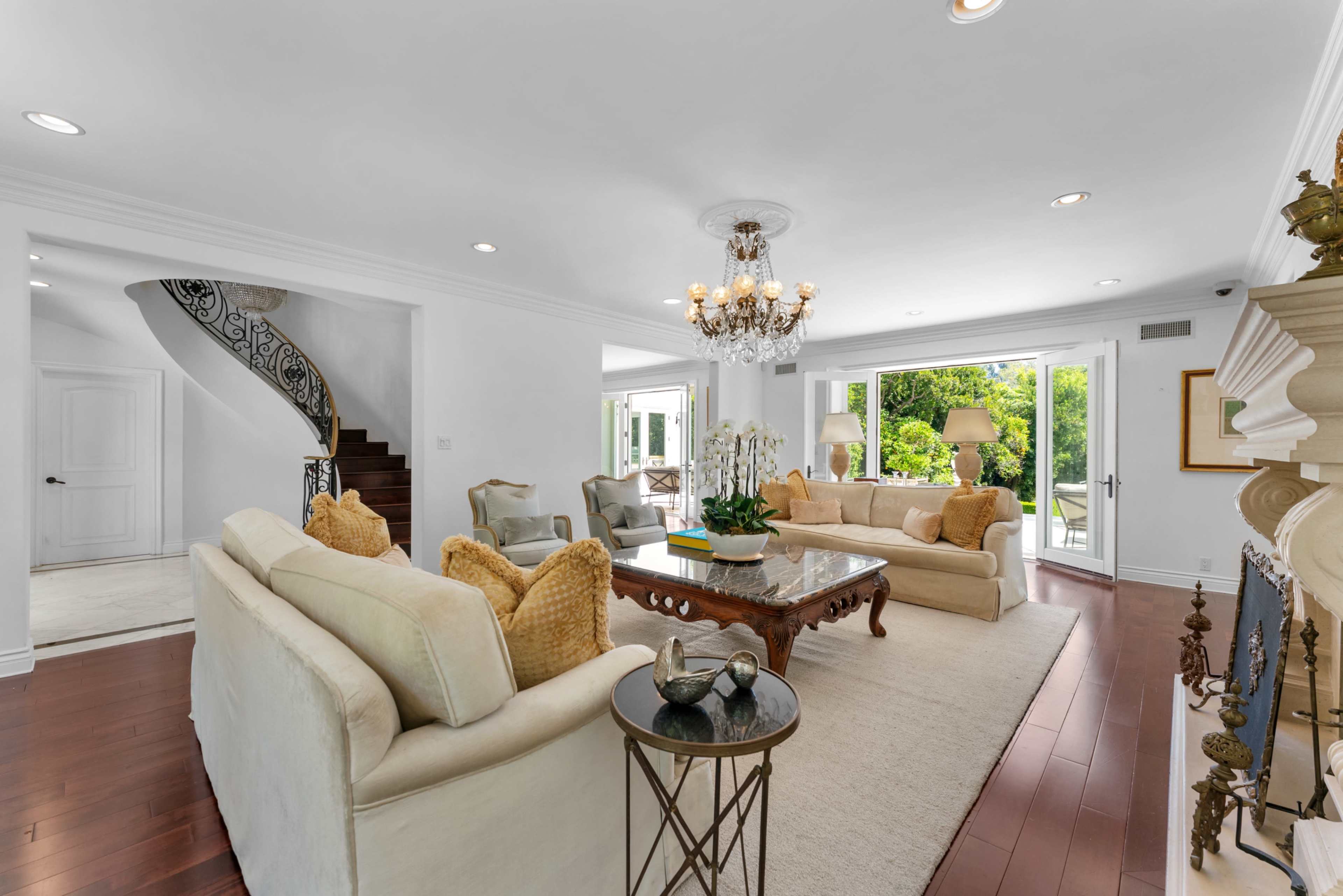 Bellagio Serenity Garden - Elegant Traditional Estate with Beautiful landscapes Image in Bel Air, Los Angeles, CA