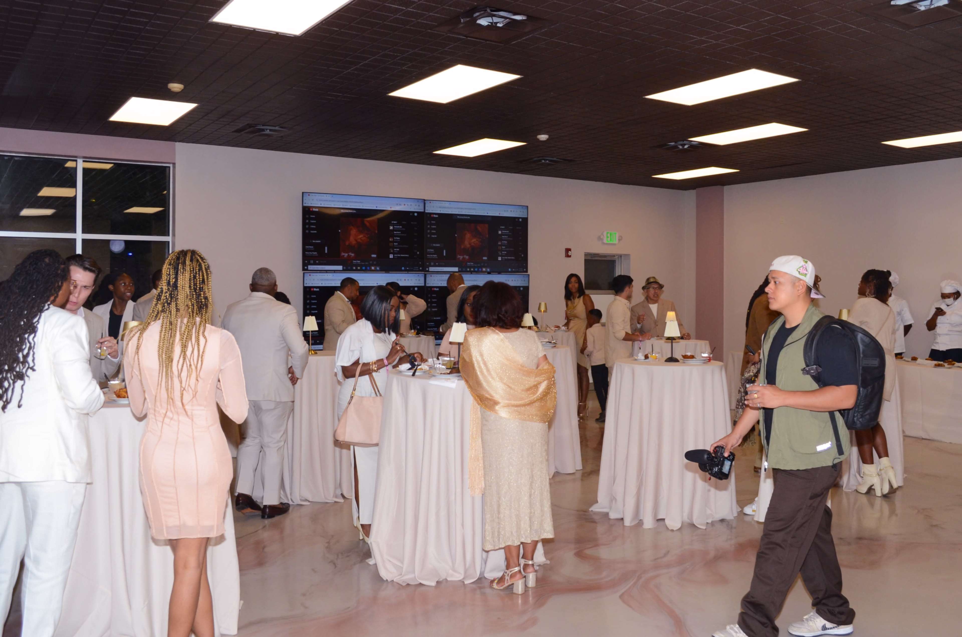 Elegant Business Lounge - Lounge Area and Conference Room Image in Brockton, Brockton, MA