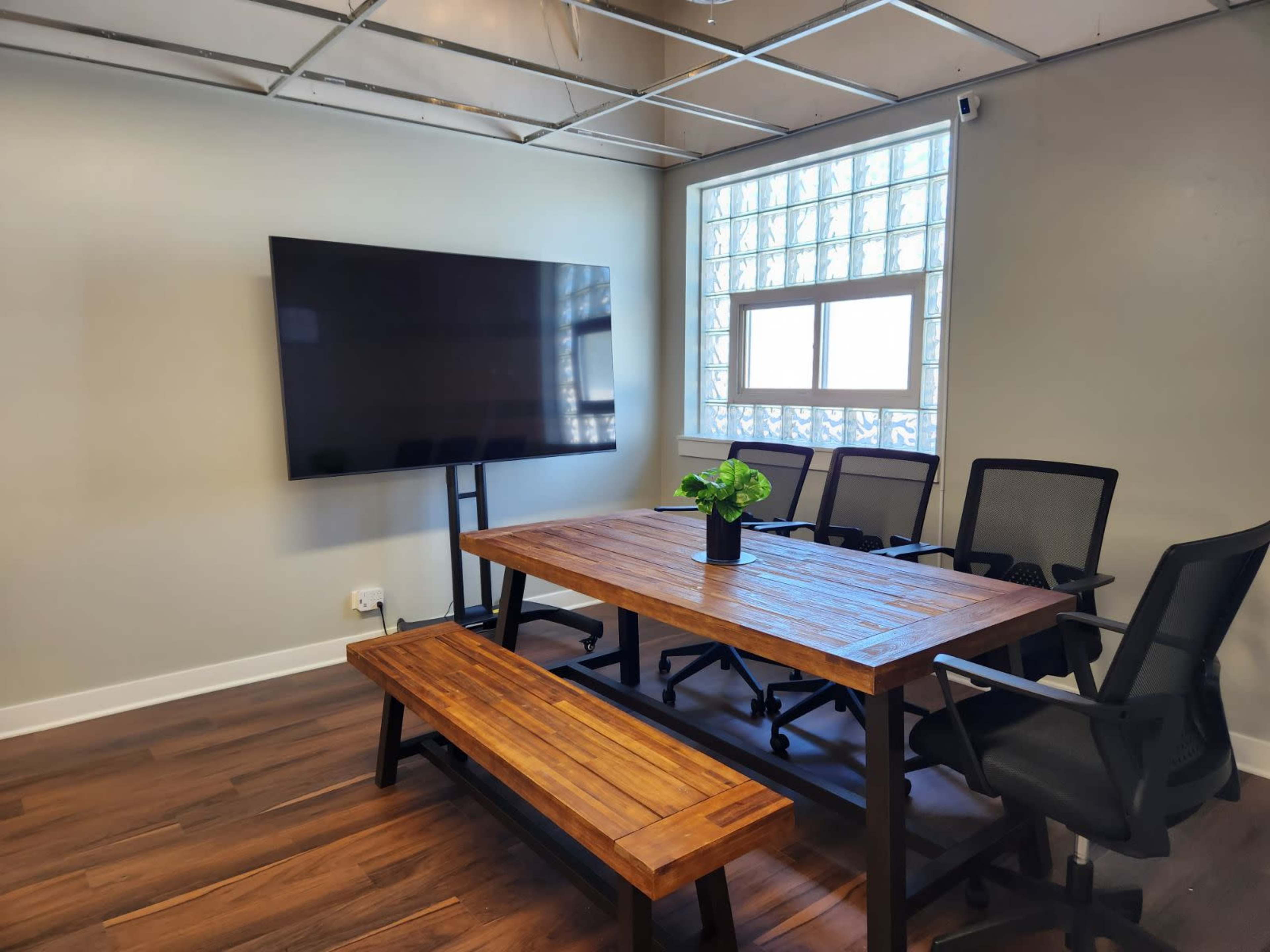 Versatile Office Suite Image in Worth Township, Oak Lawn, IL