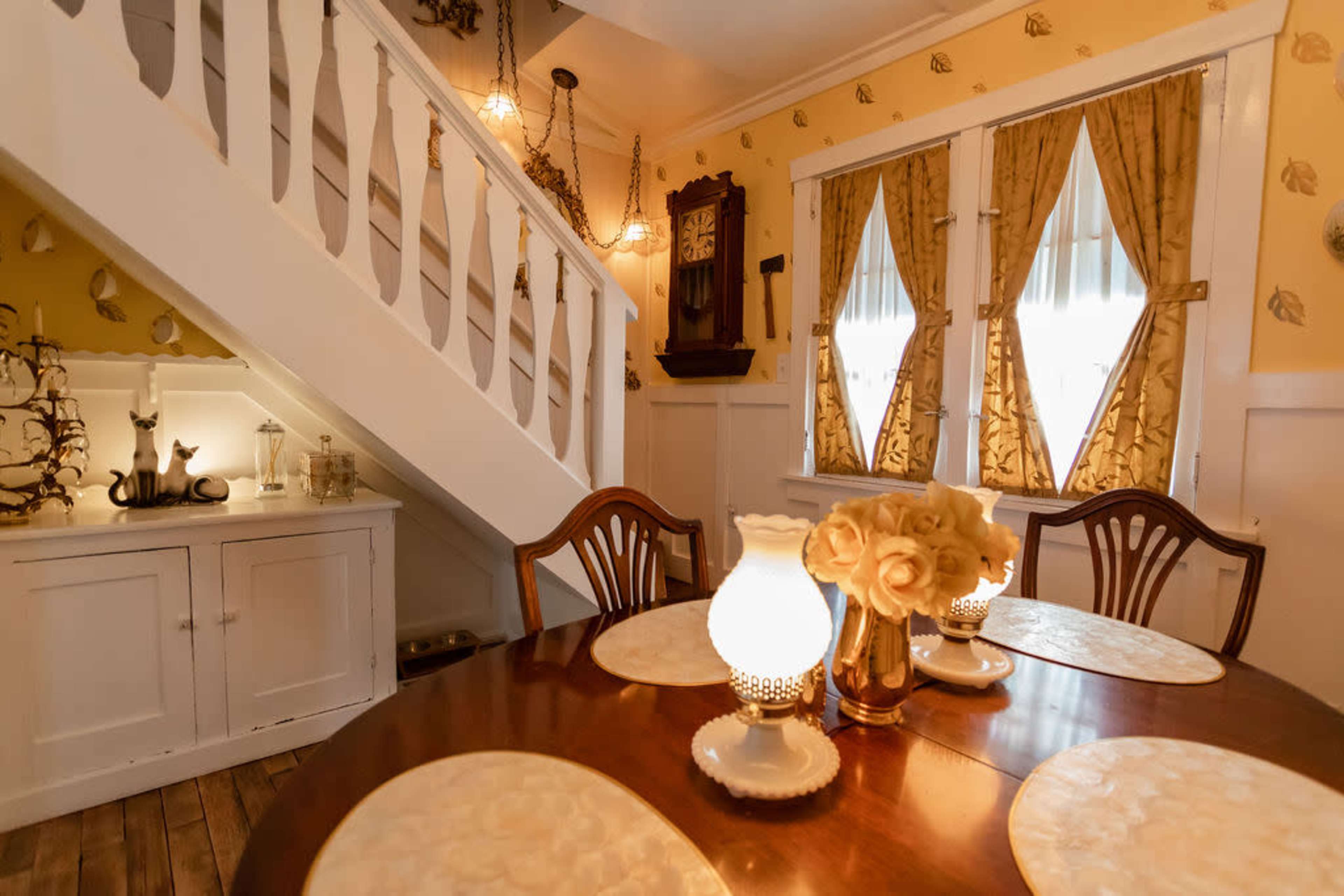 Curious Cottage Image in Lake Arrowhead, Twin Peaks, CA