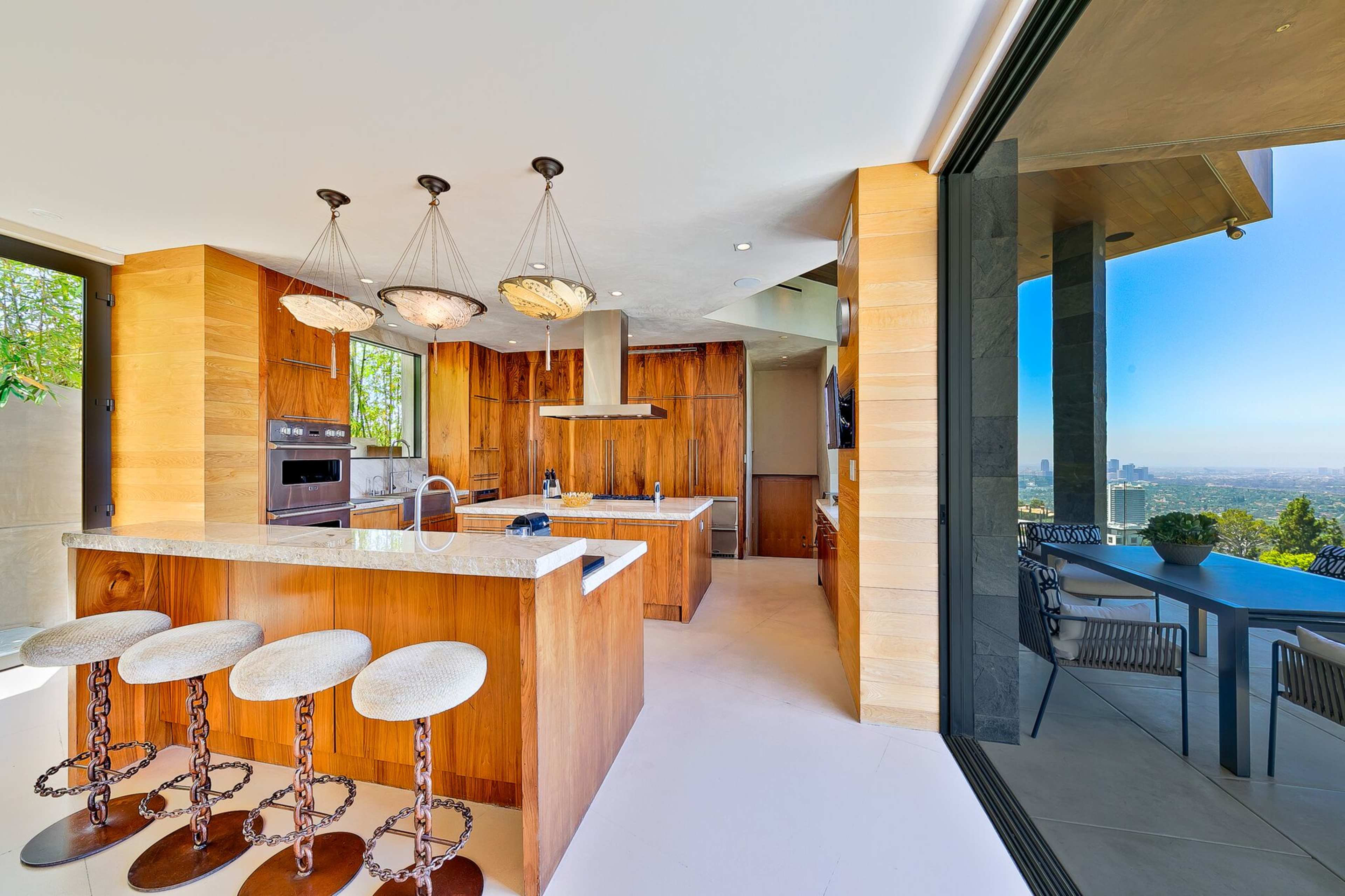 Birds Streets View Image in Central LA, Los angeles, CA