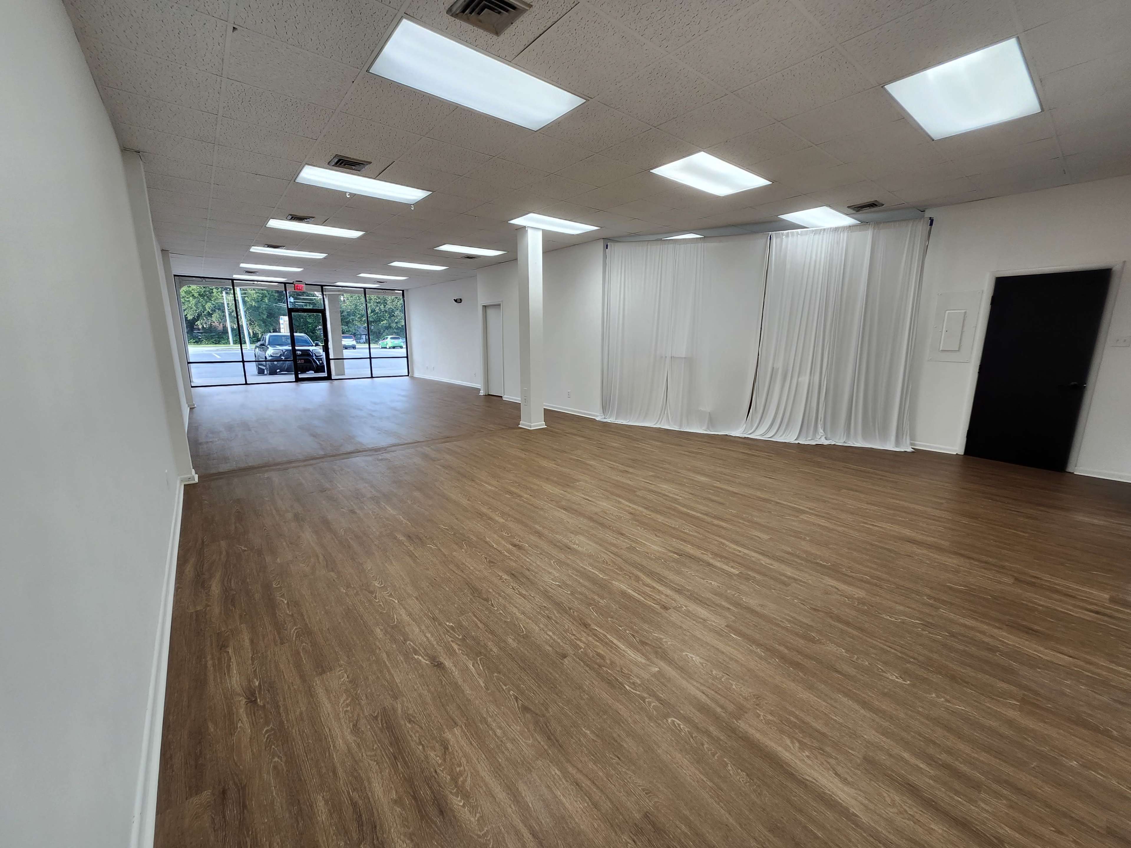 Chic & Versatile Event Space for Parties, Showers, Weddings & More Image in Oakhurst, Savannah, GA