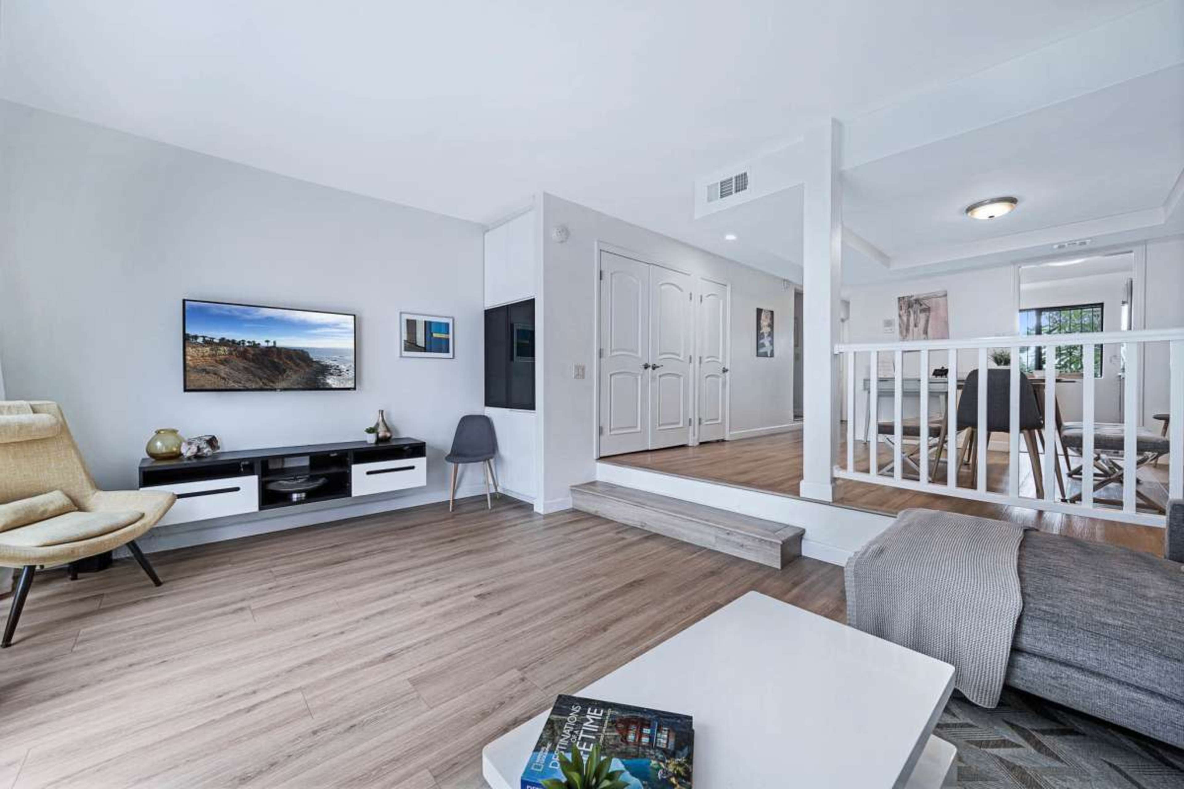 Central Clean space Image in Hollywood, Los Angeles, CA