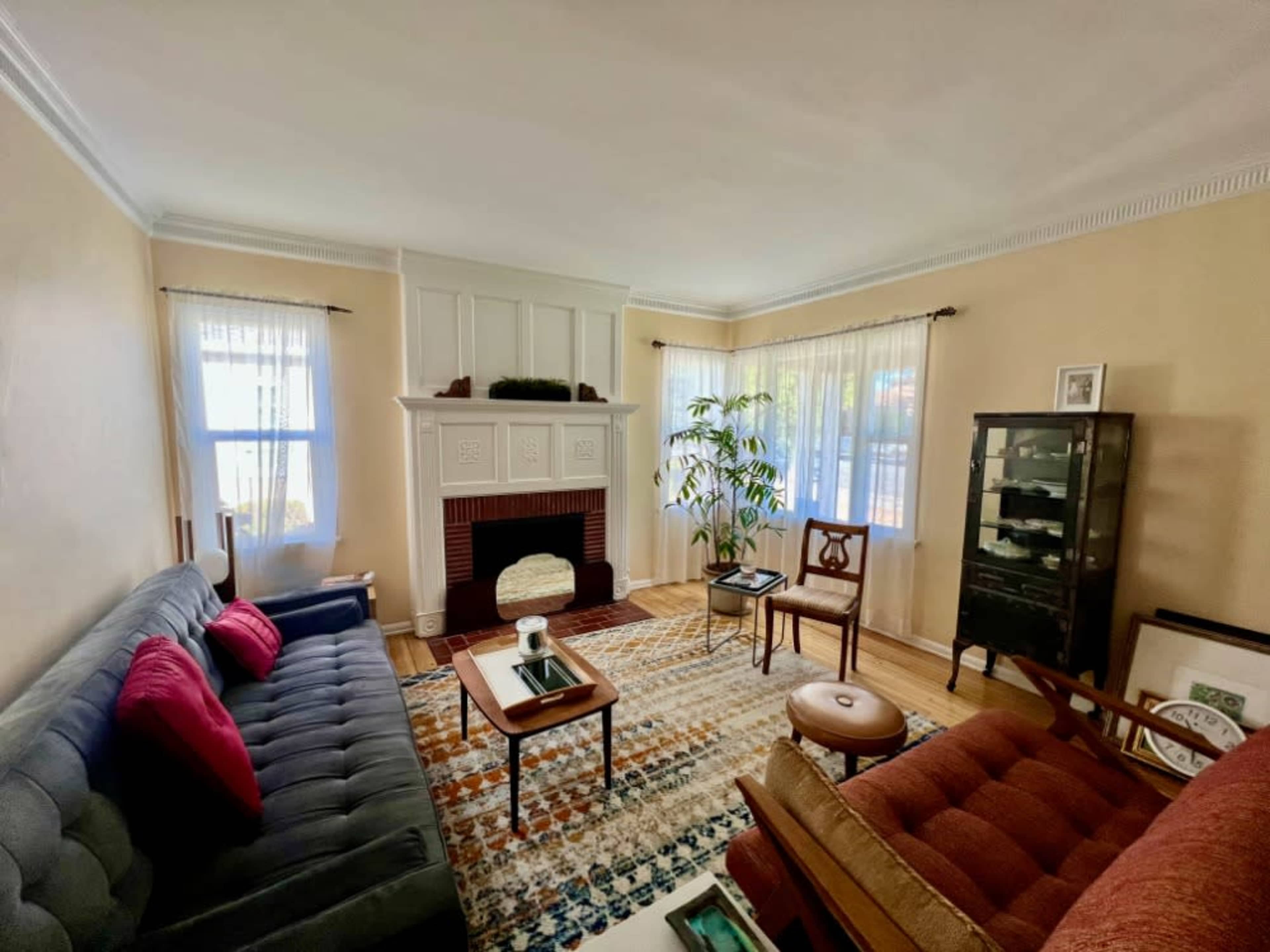 Front Living Room - Additional Shoot Space