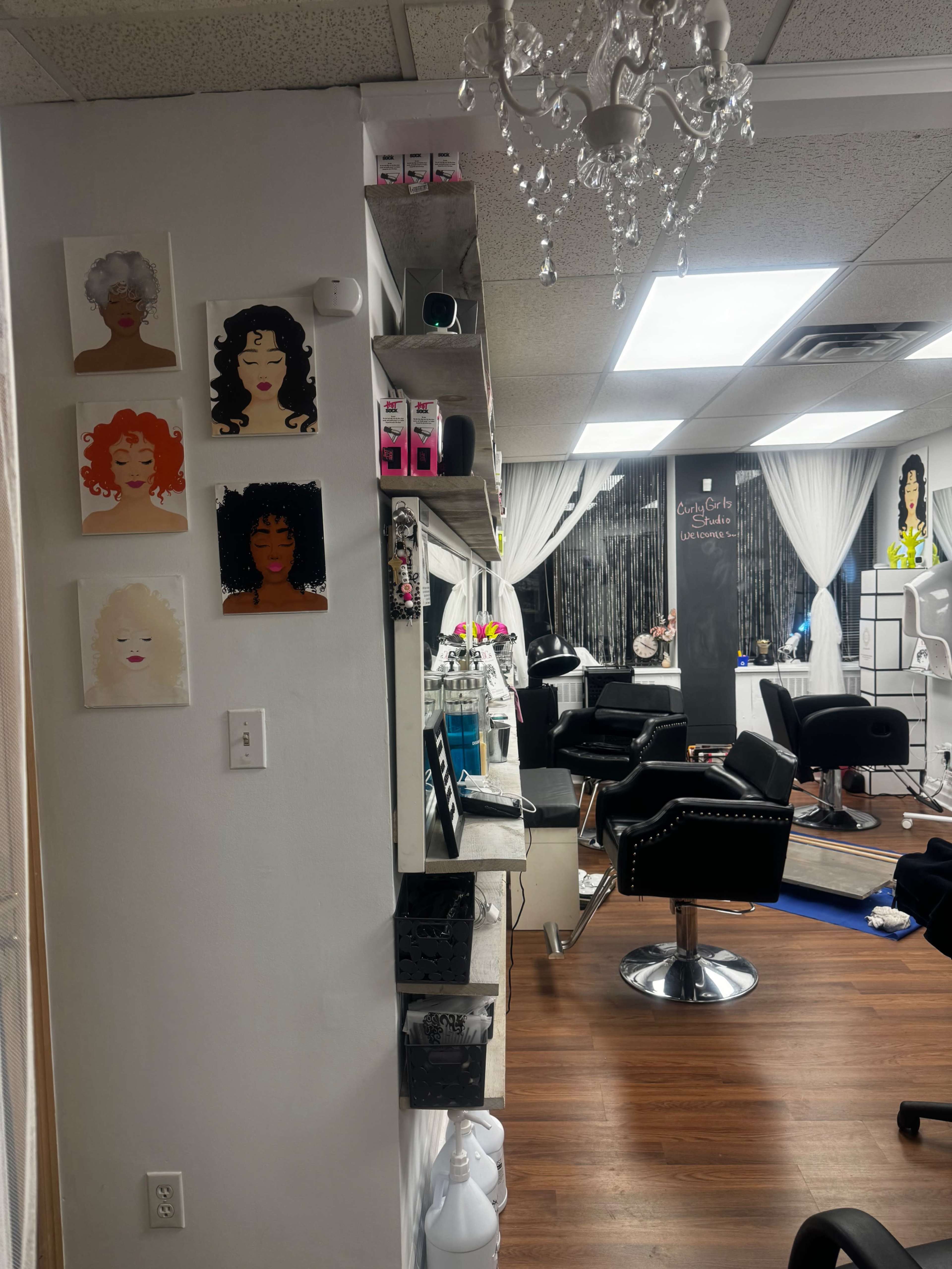 Upper Level Boutique Salon Image in Bedford Park, Toronto, ON