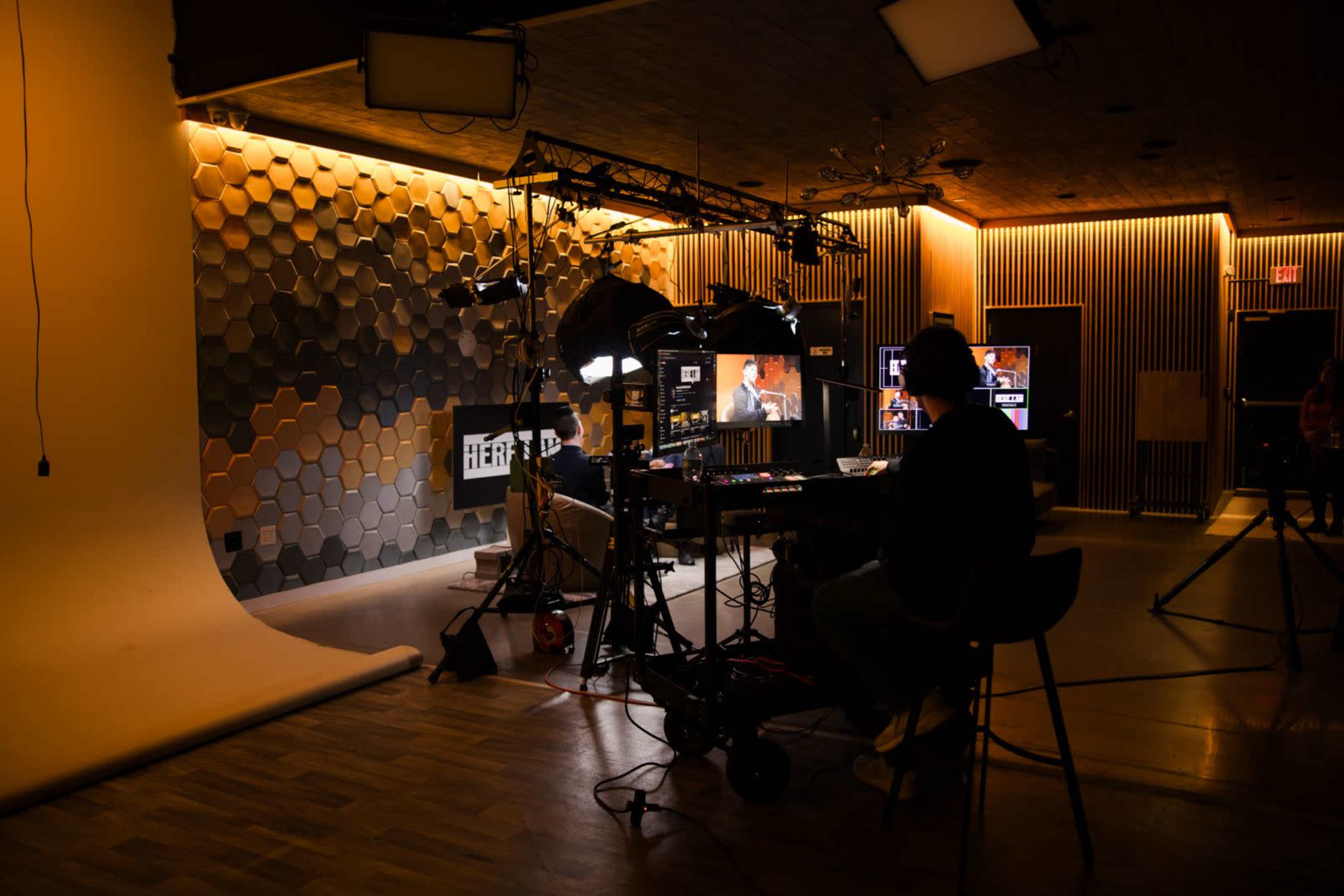 Drive-in Cyclorama With Temporary Set + Amenities/Parking Image in Hackensack, Hackensack, NJ