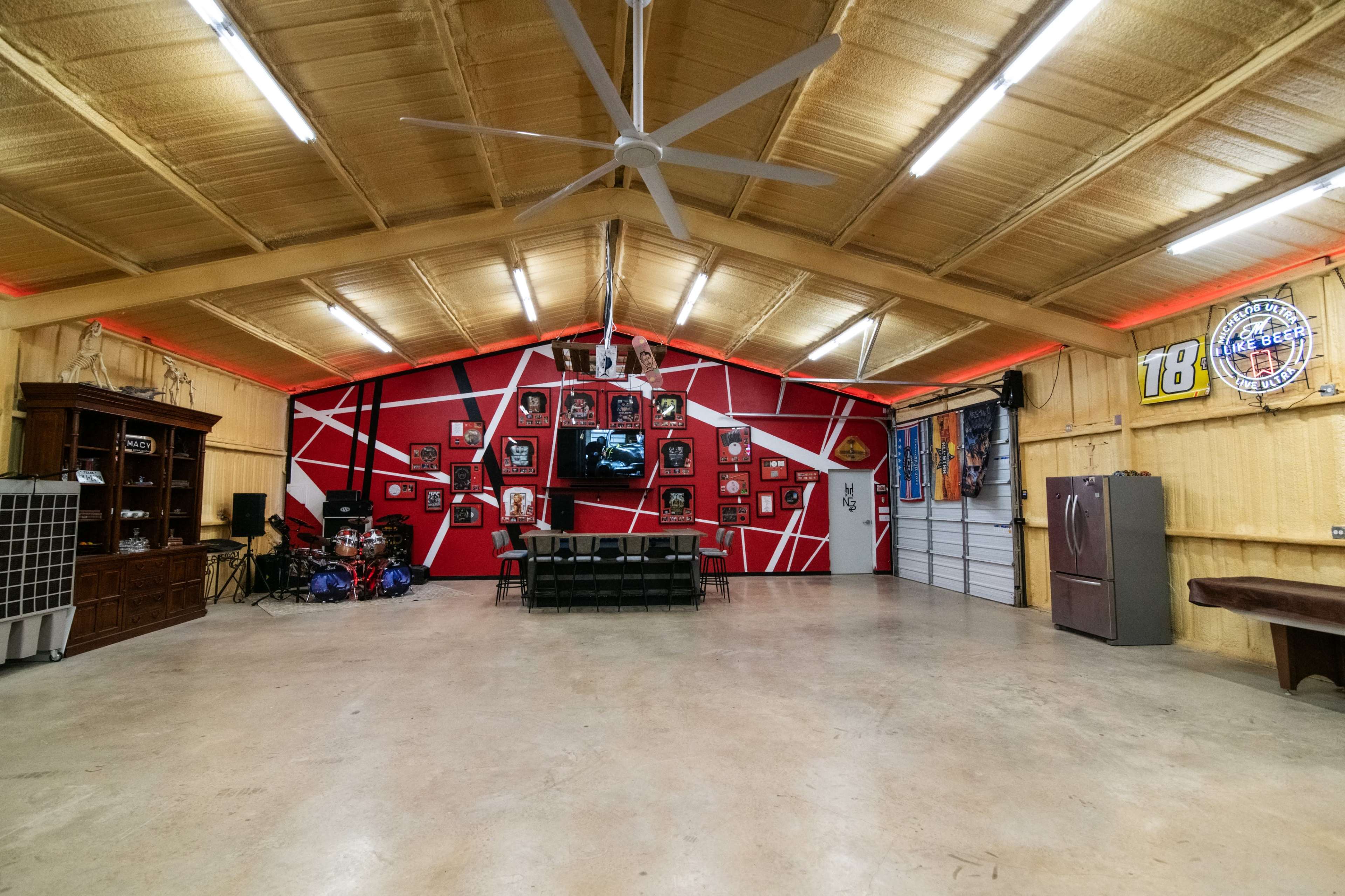 Shop w/Man Cave, Sport & Music Memorabilia, LED Lights, Bar, Neon Signs Image in Rendon, Burleson, TX