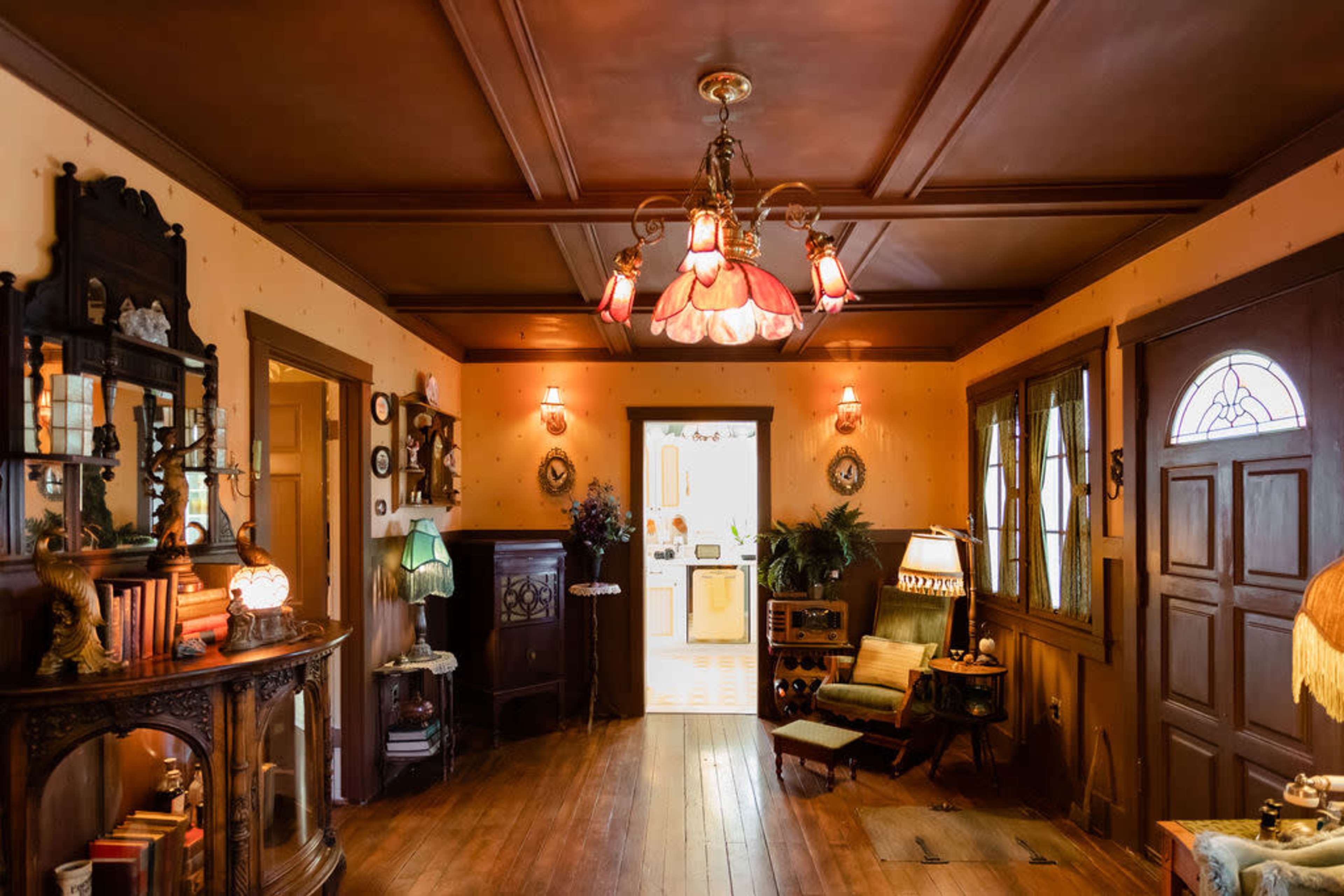 Curious Cottage Image in Lake Arrowhead, Twin Peaks, CA