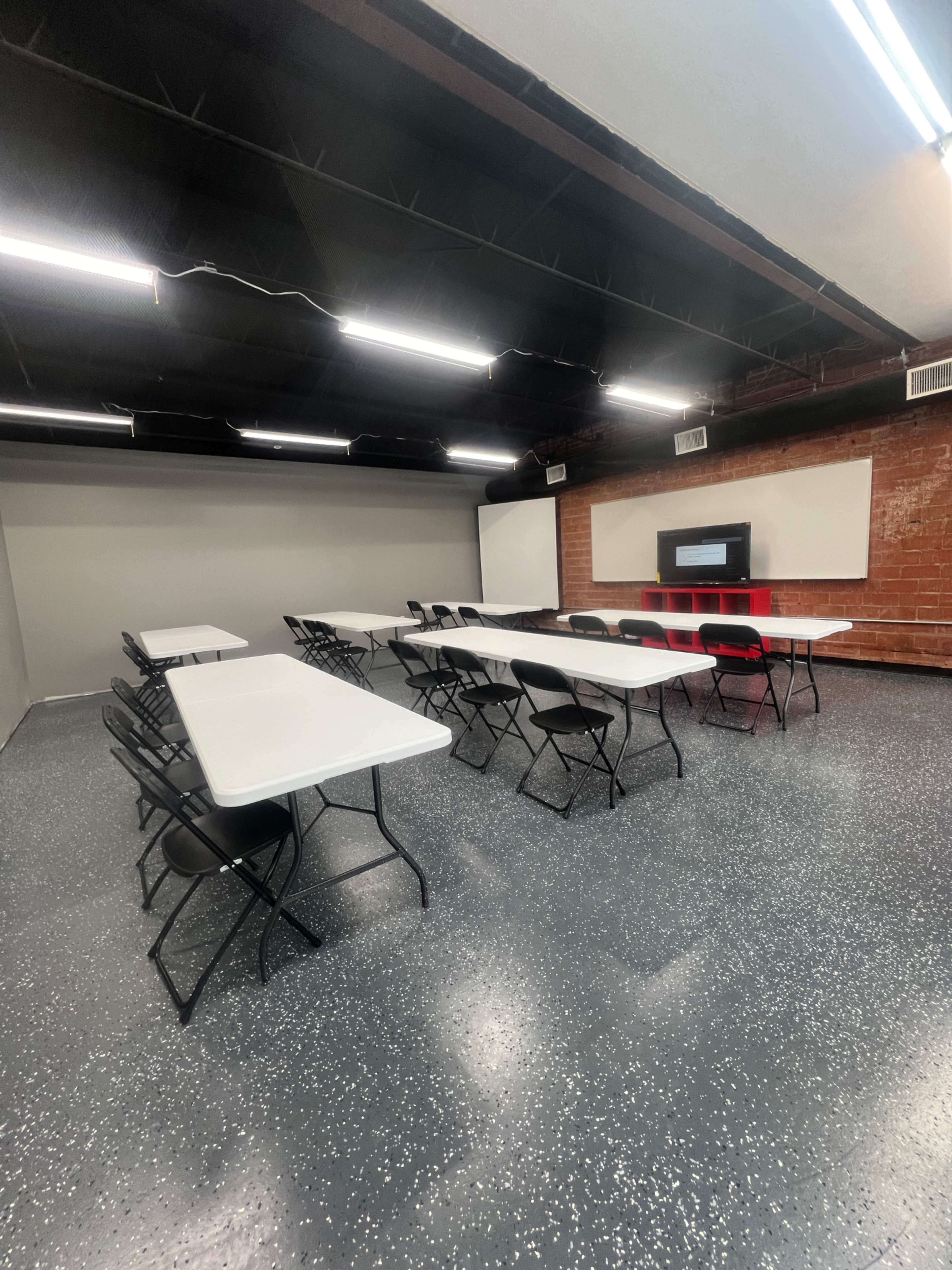 Small classroom space, near medical center and NRG stadium. Image in Braeswood, Houston, TX
