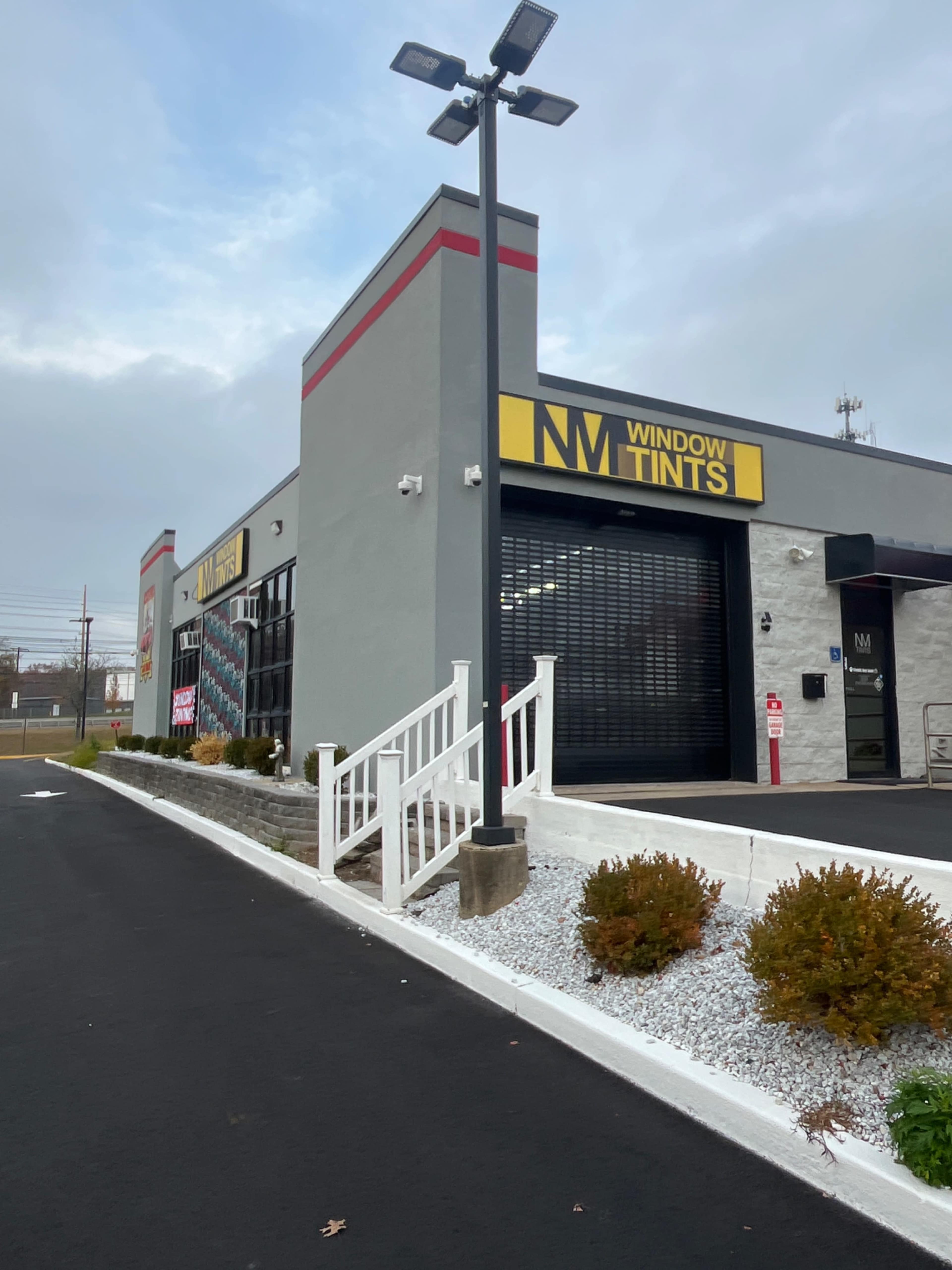 Central New Jersey Automotive Garage with 1500 square feet. Image in South Brunswick Township, Monmouth Junction, NJ