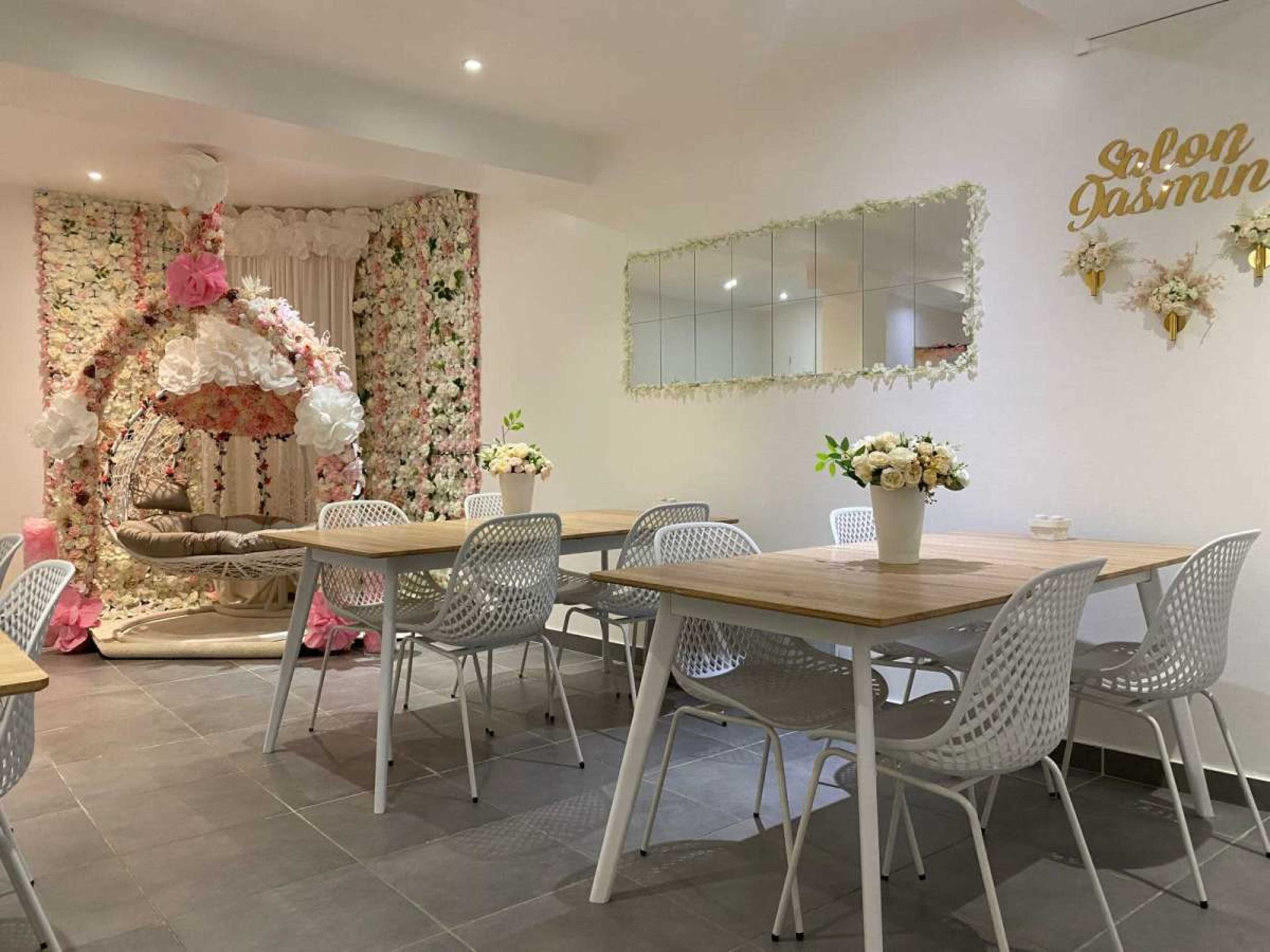 Lieu Instagrammable : Décoration chic pour photos et événements Image in , MONTLUEL