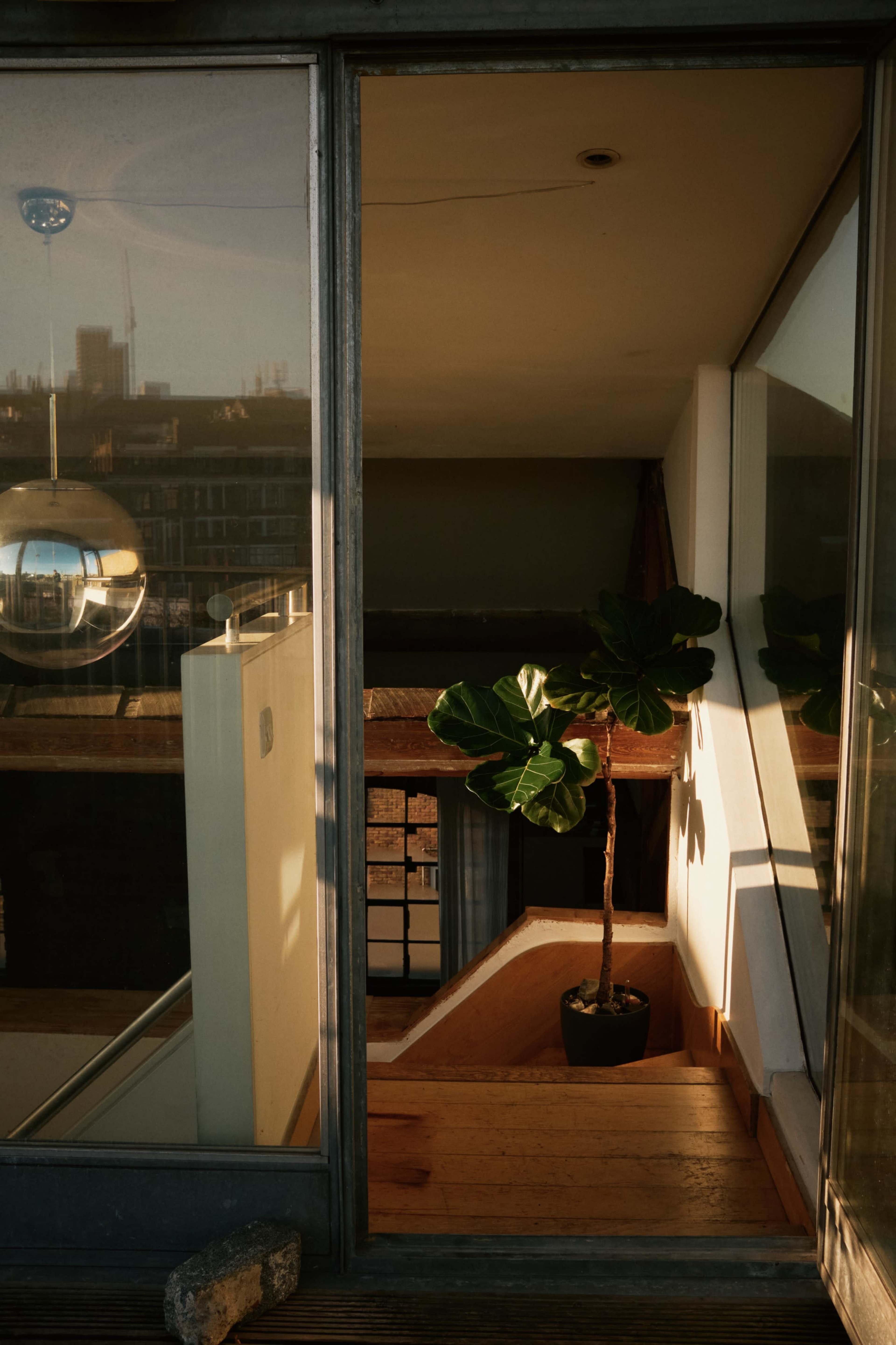 Airy Warehouse Conversion with Rooftop Image in Bermondsey, London, ENG