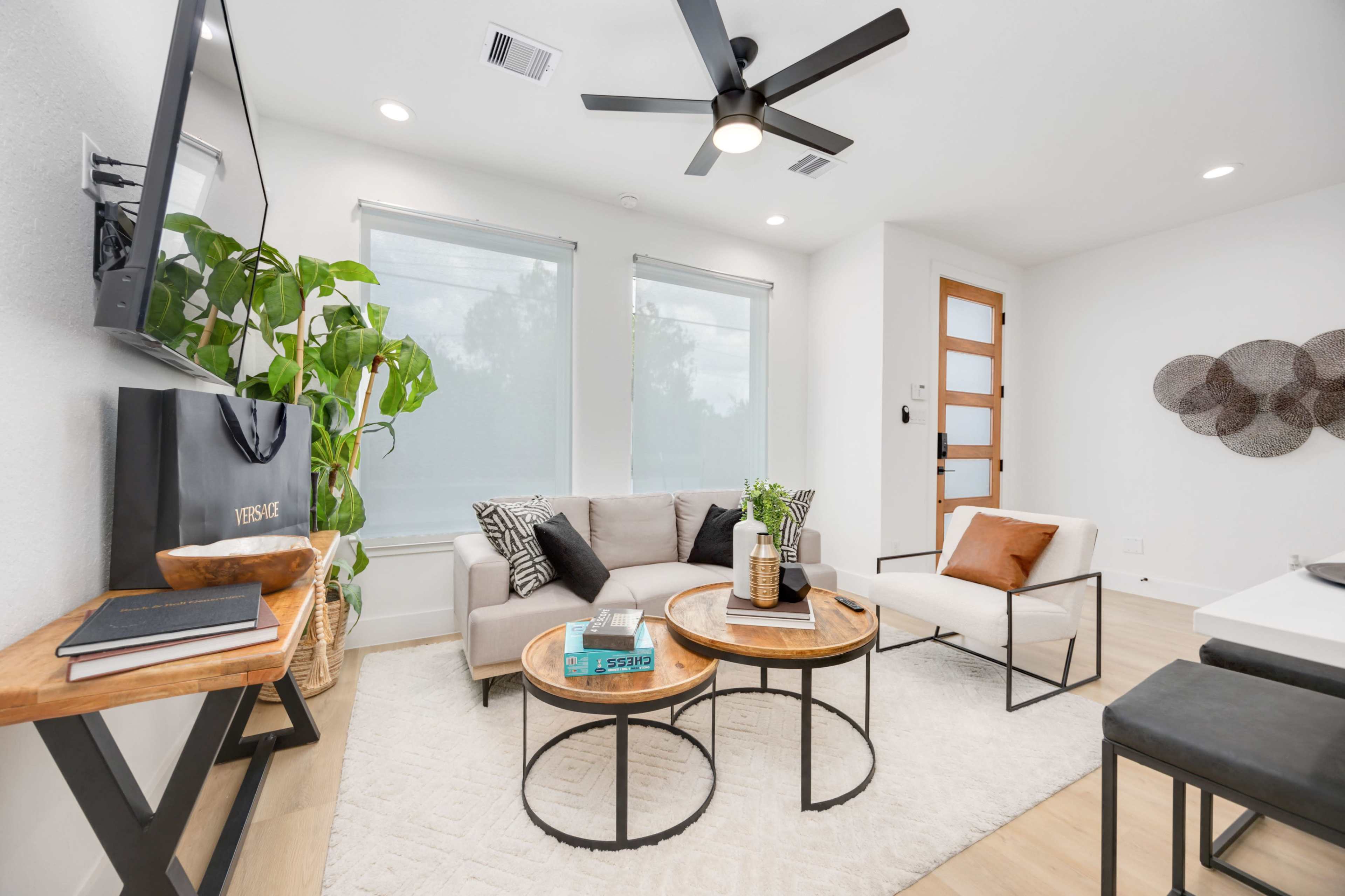 Downtown Contemporary Townhouse Near East River 9 and Minute Maid Image in Greater Fifth Ward, Houston, TX