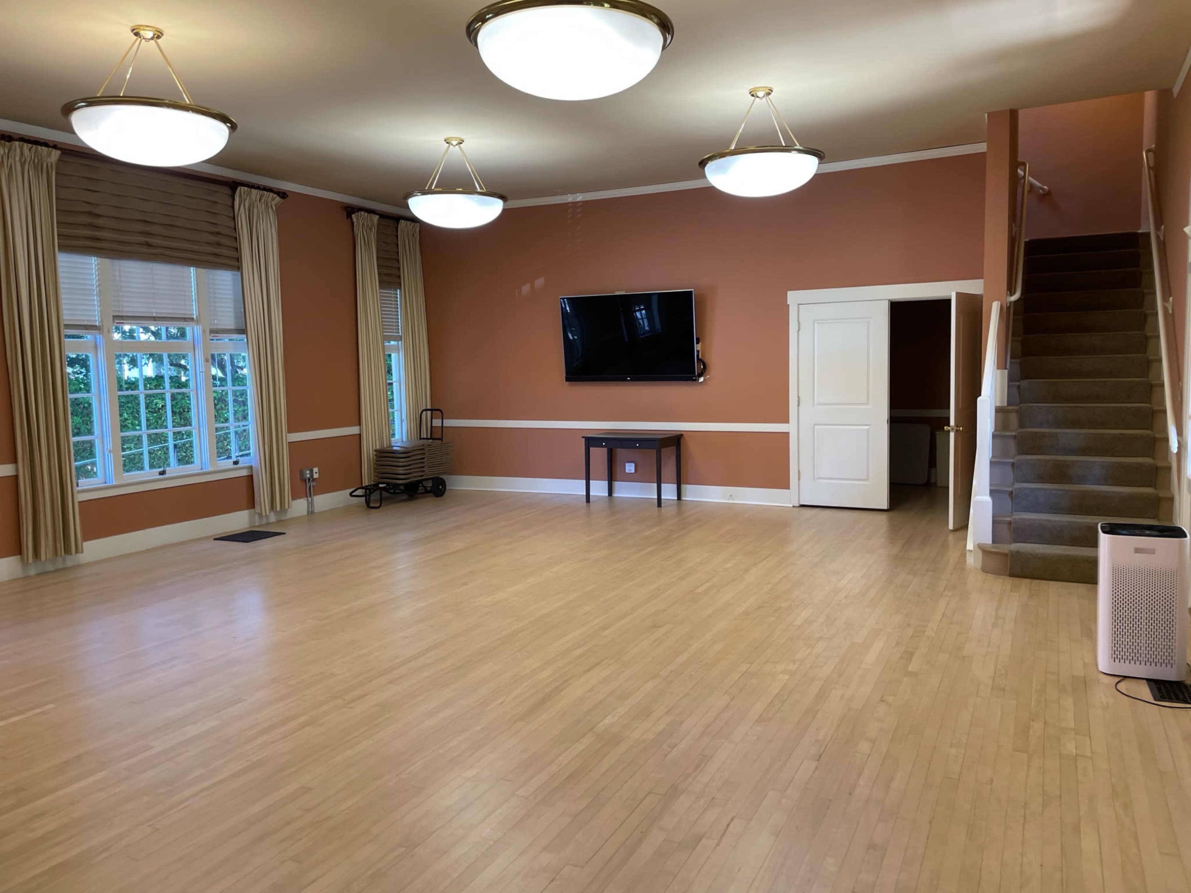 Buckham Room: Multi-Purpose Meeting, Event, and Performance Room Image in North Central, San Mateo, CA