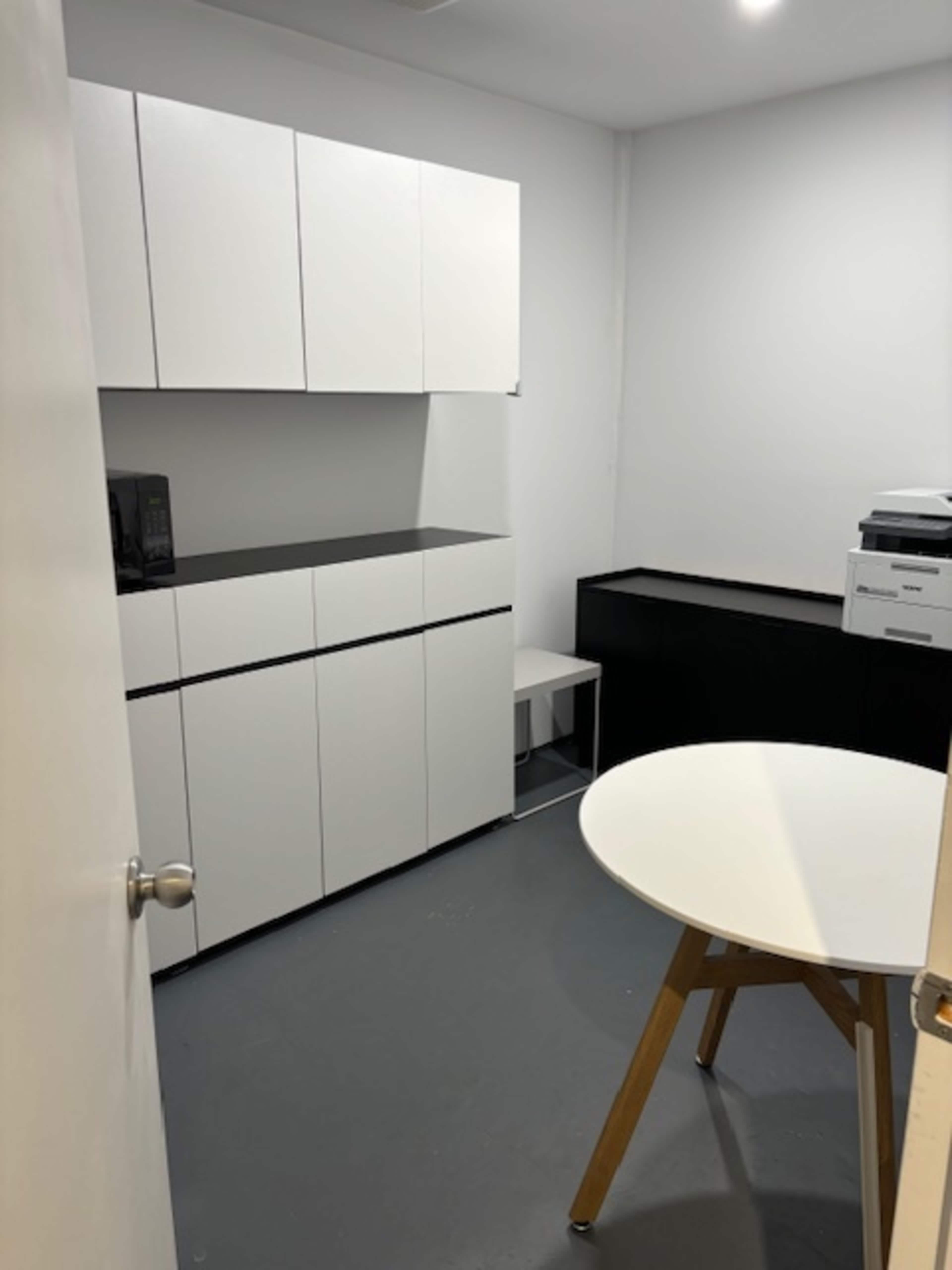 Studio, high ceilings, modern, industrial, spacious, center of Long Island City Image in Long Island City, Long island city, NY