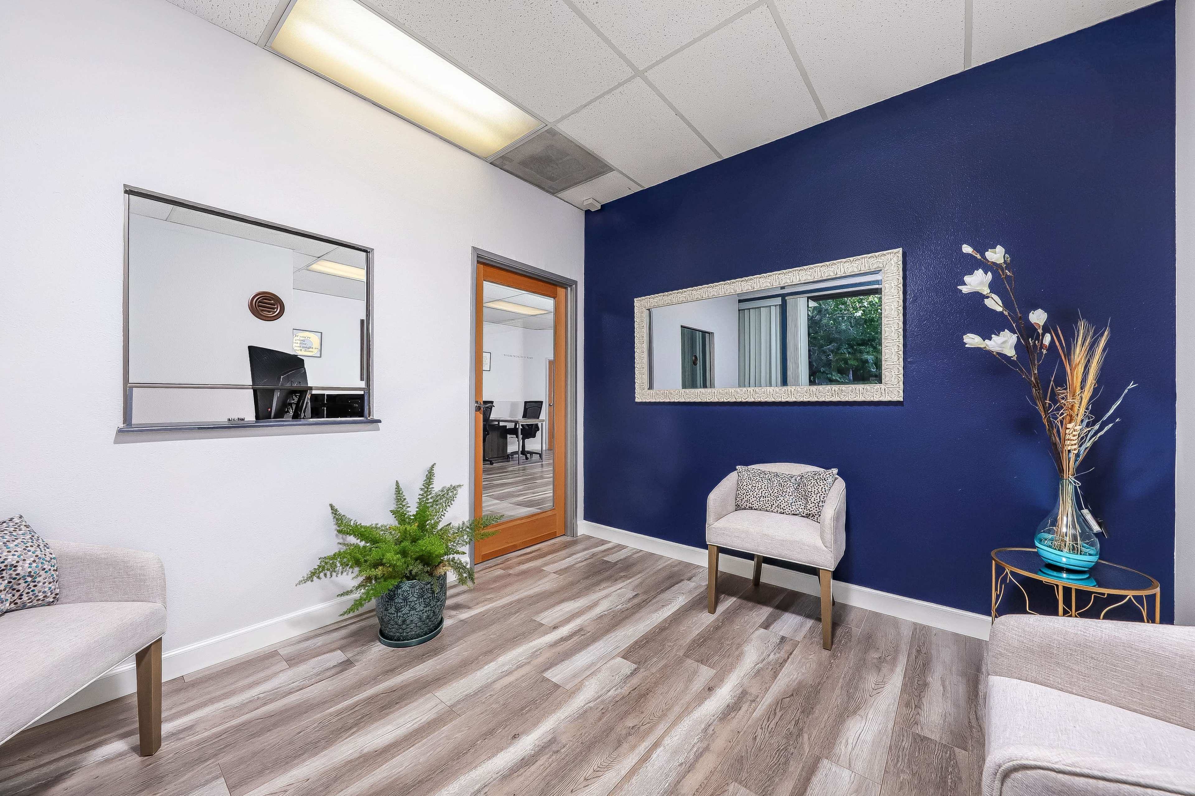 Upscale Office Meeting Room with Smart TV, Snacks, Printer and Privacy Image in Lancaster, Lancaster, CA