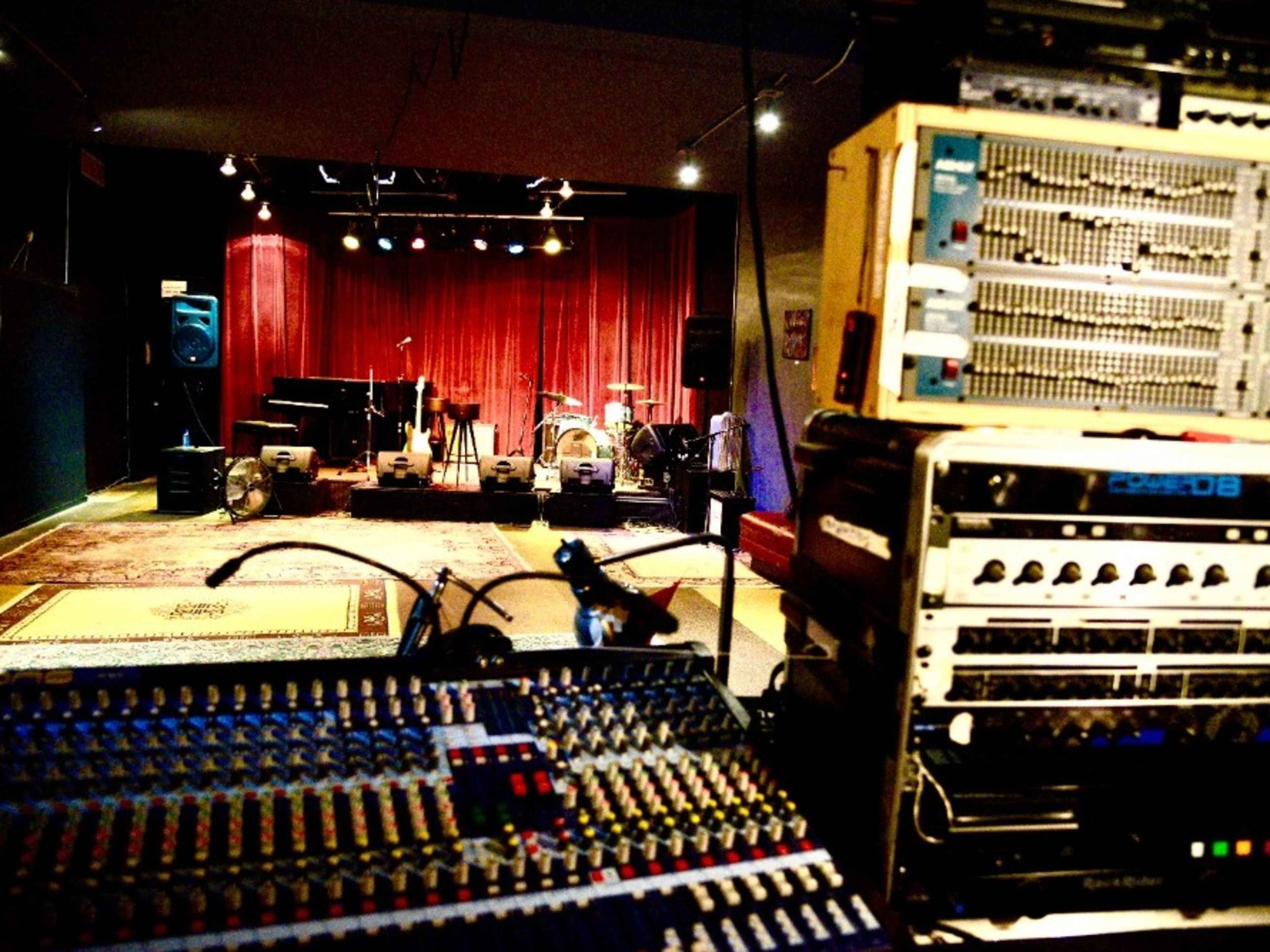 32 Channel mixer + PA + Subs