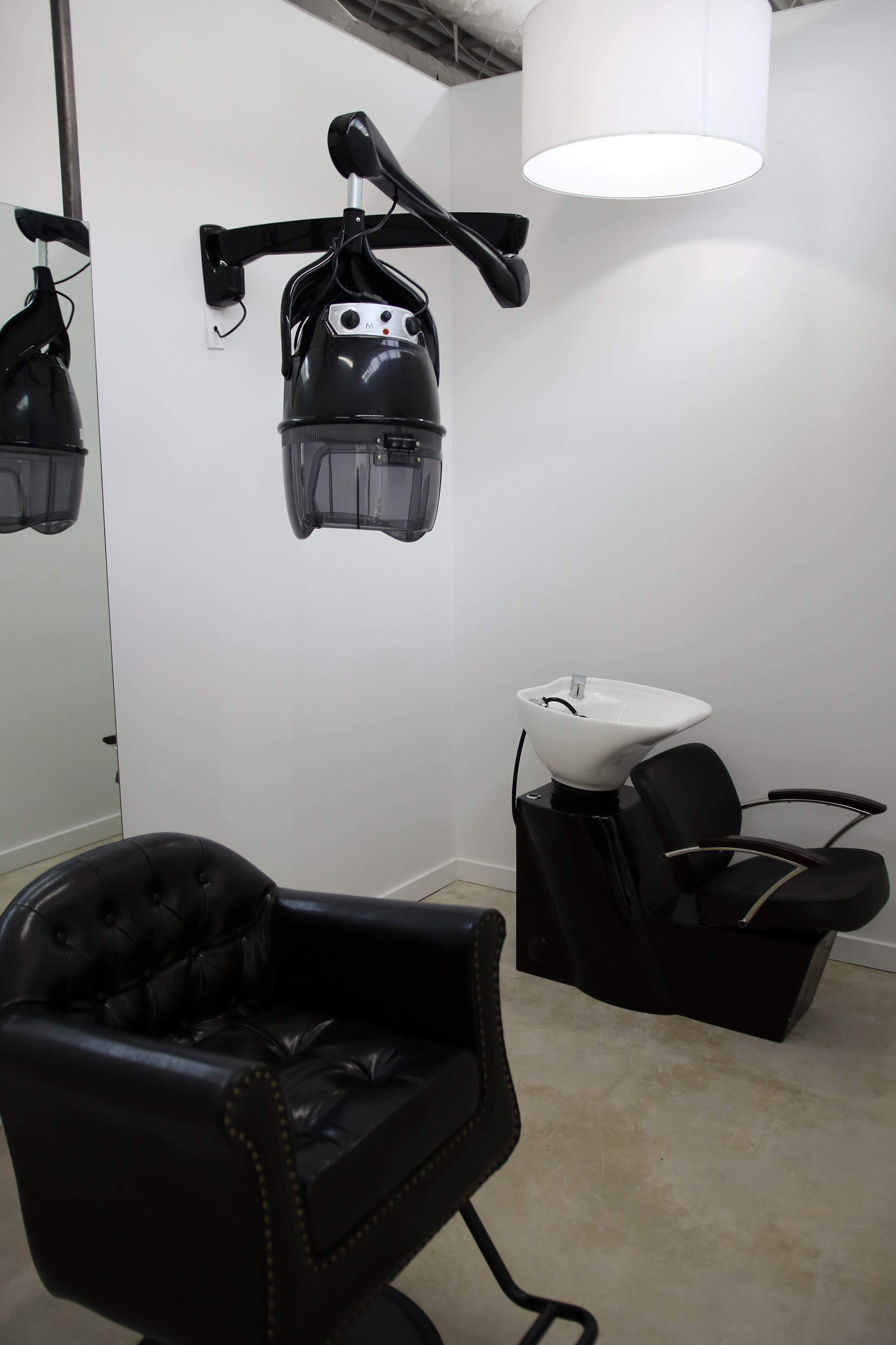 Luxury Salon Suites for Elite Beauty Professionals – Elevate Your Brand at Runway Curls Salon Suites Image in Morningside-Lenox Park, ATLANTA, GA