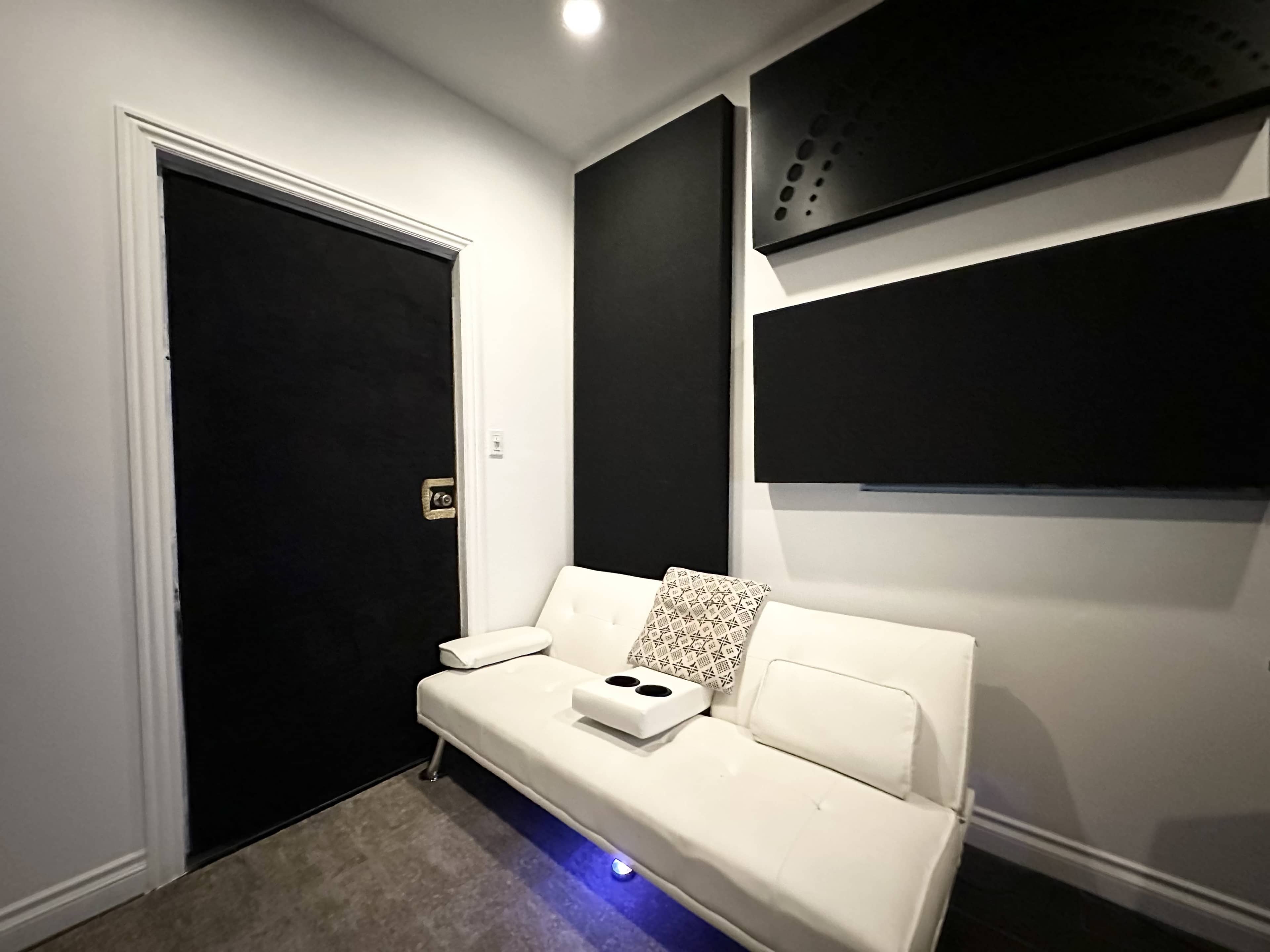 Burbank / Studio city  / Noho Professional recording studio  Industry quality Image in Studio City, studio city, CA
