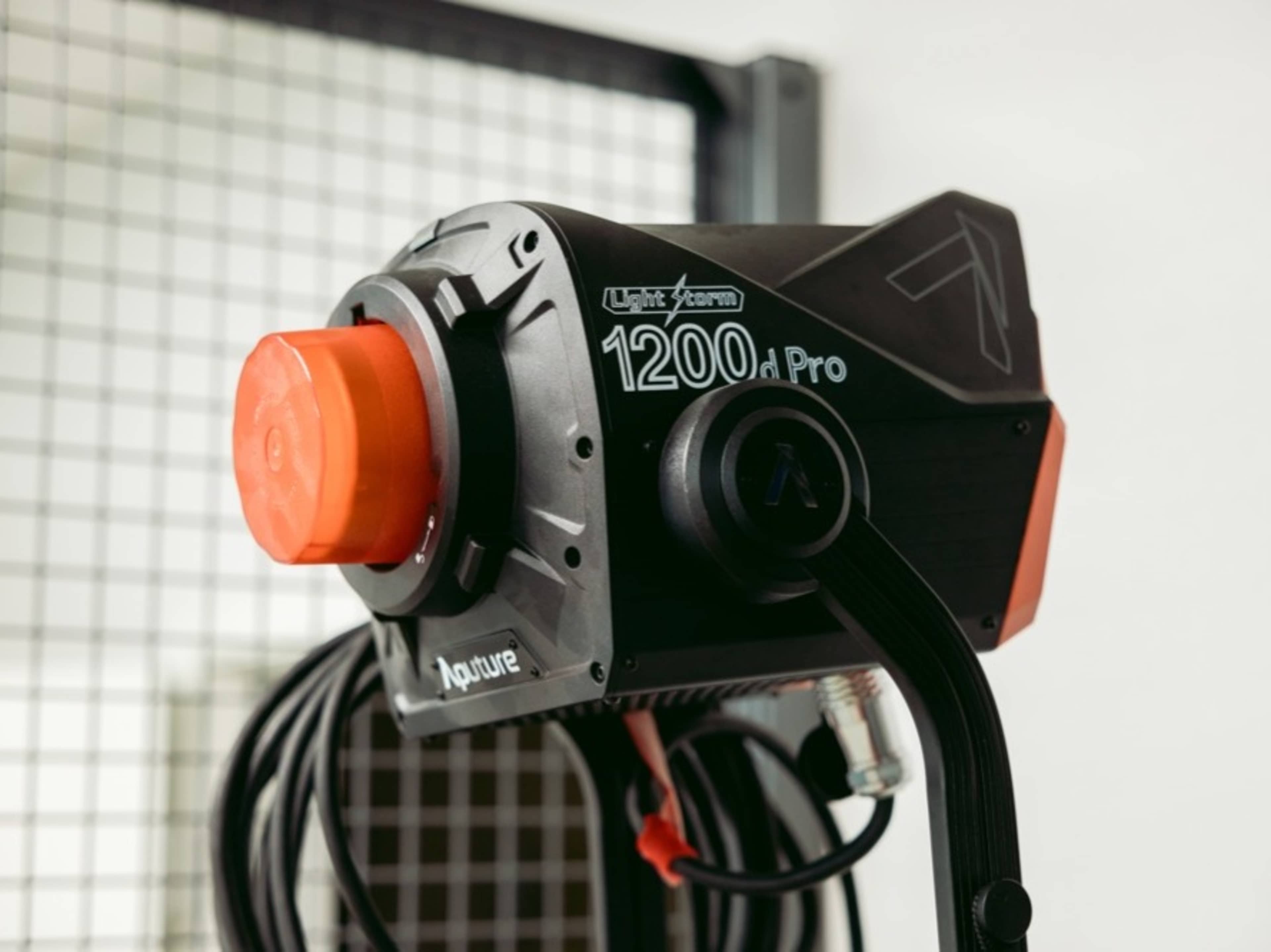 Aputure 1200D Pro
