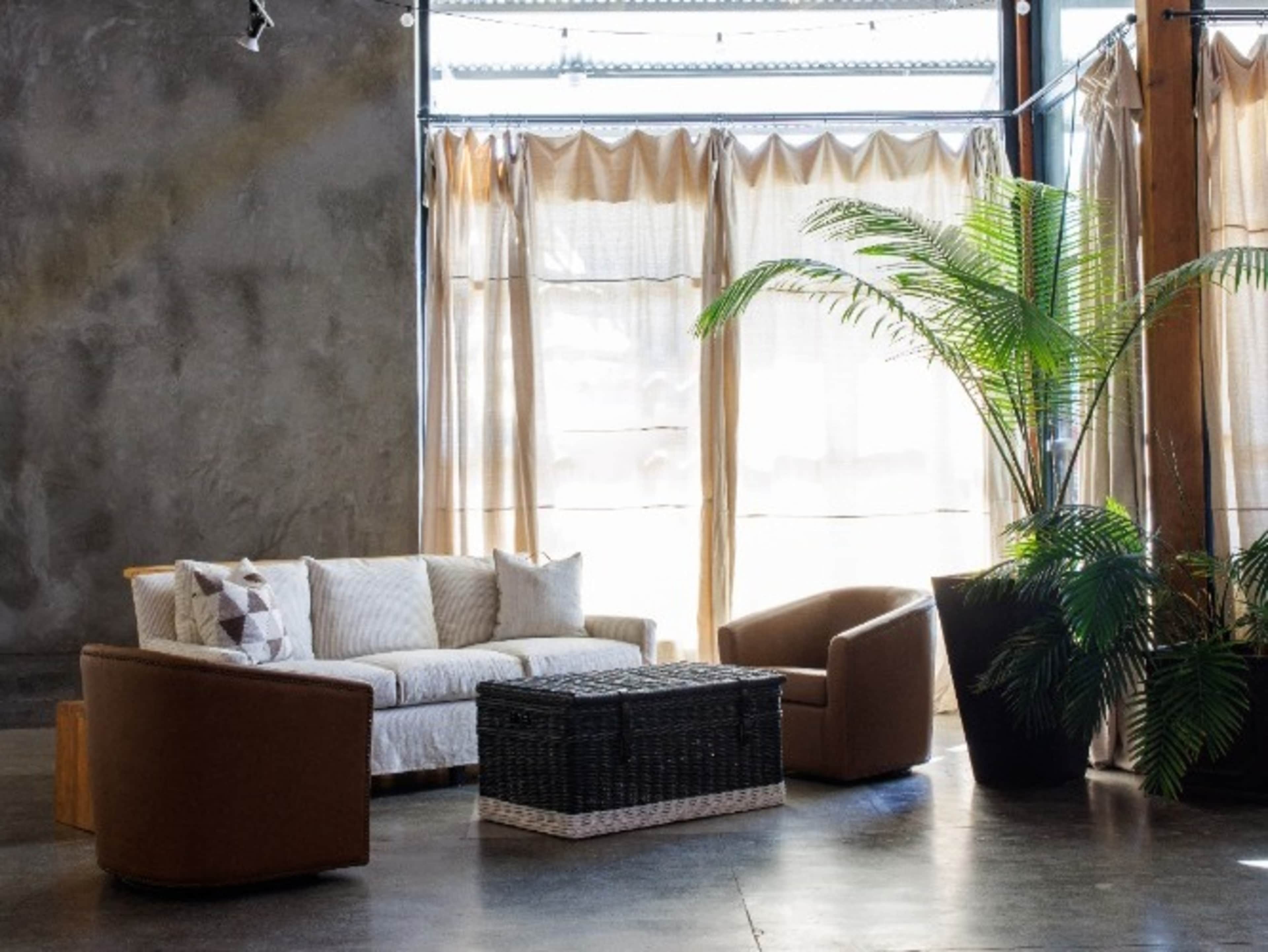 5-SEAT LEATHER LOUNGE